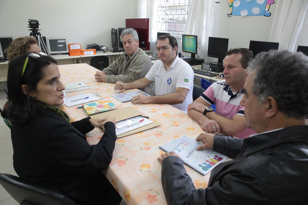Visitas às escolas sorteadas marcam início da preparação para 18º Parlamento Jovem