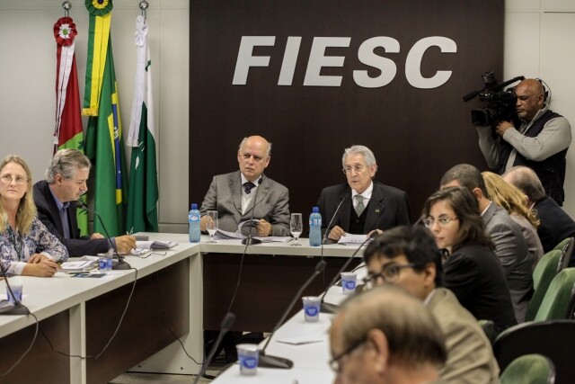 Indústria de SC prevê investimentos 27% maiores em 2014