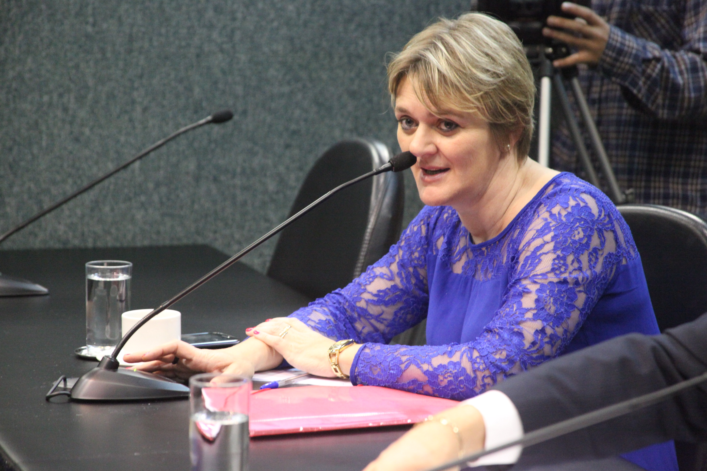 Deputada Luciane Carminatti (PT). Reunião da Comissão de Finanças e Tributação. Foto: Fábio Queiroz / Agência AL