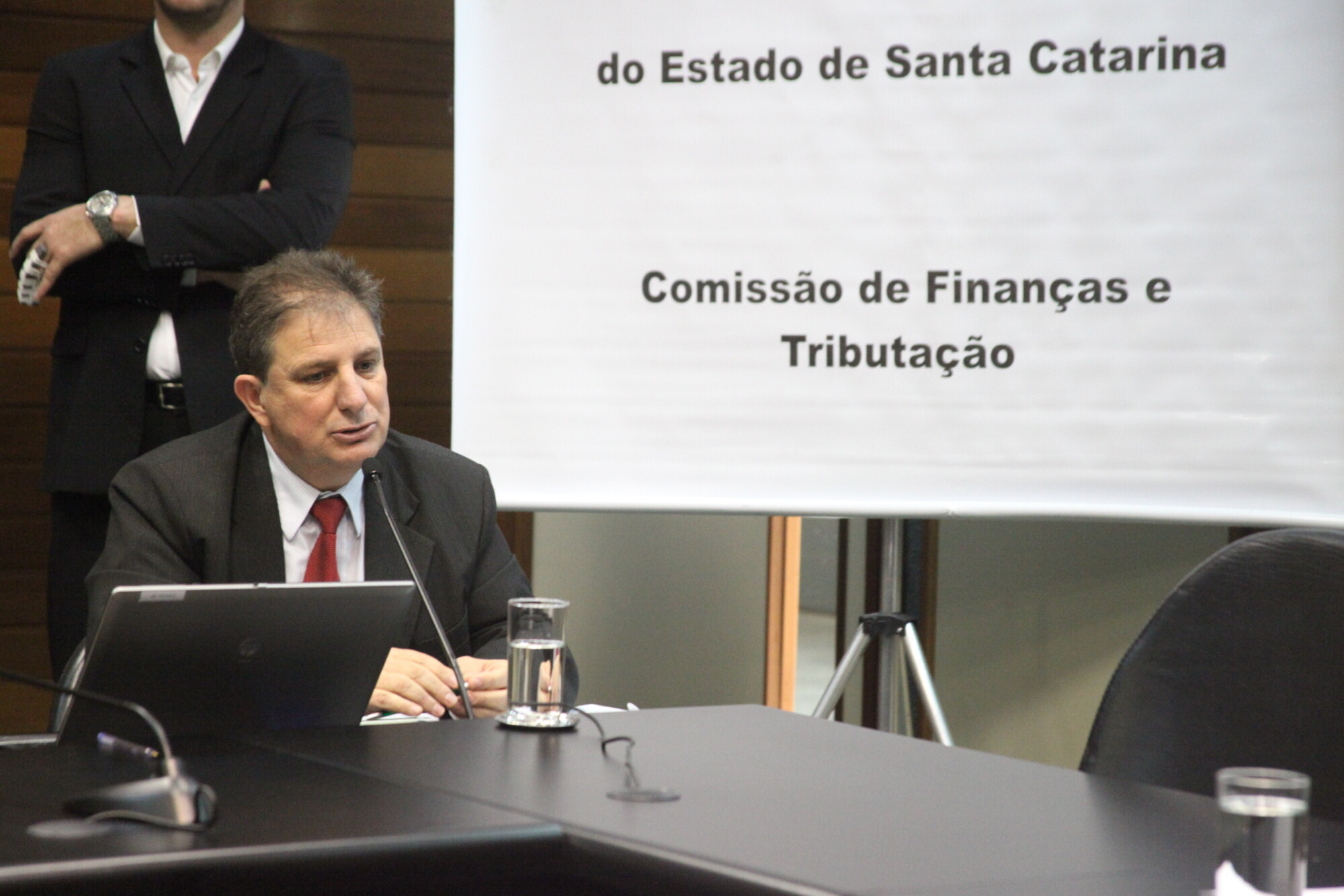 Secretário presta esclarecimentos sobre recuperação de rodovias