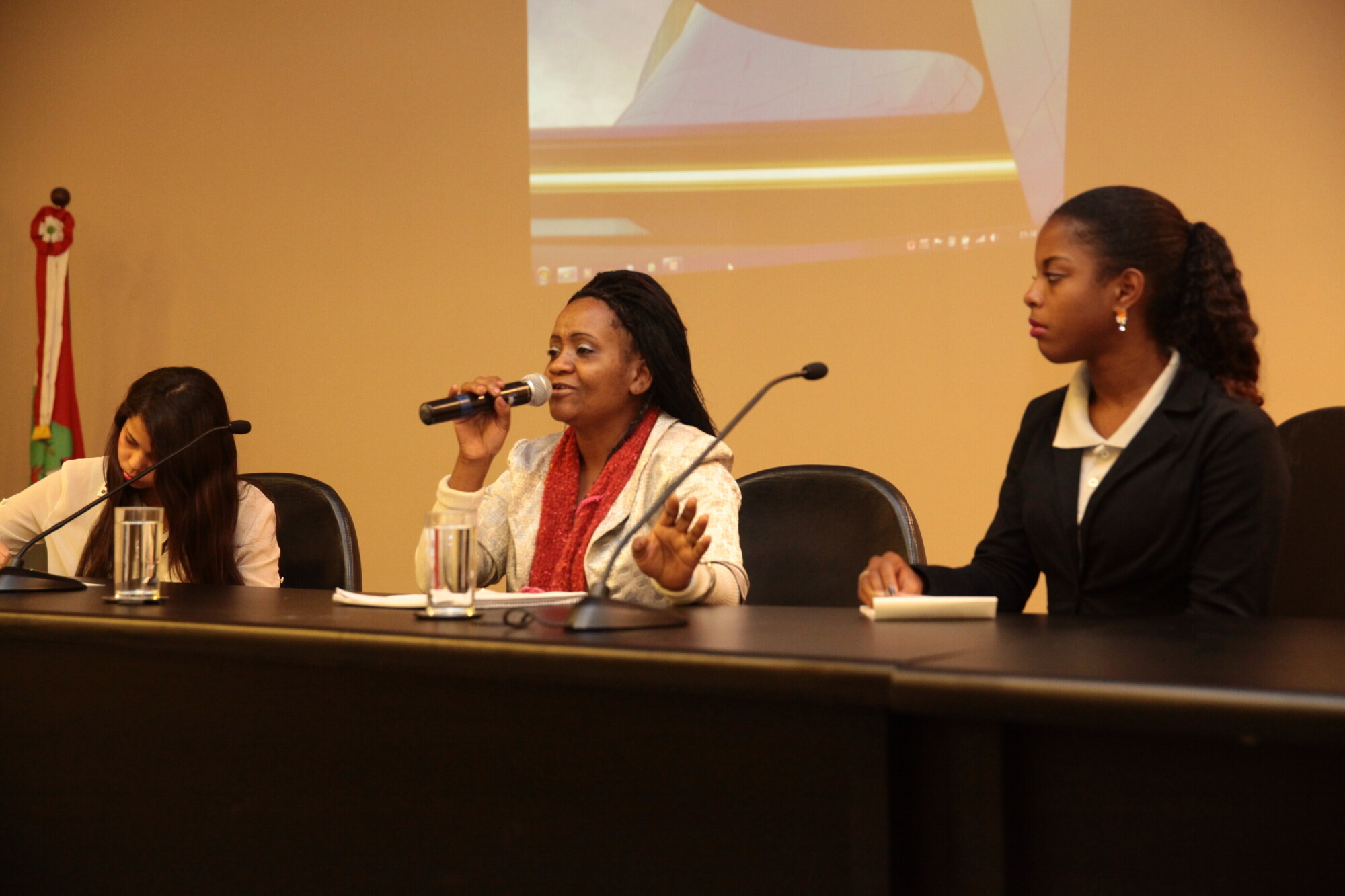 “Estamos sempre à margem”, afirma ativista em evento sobre a mulher negra