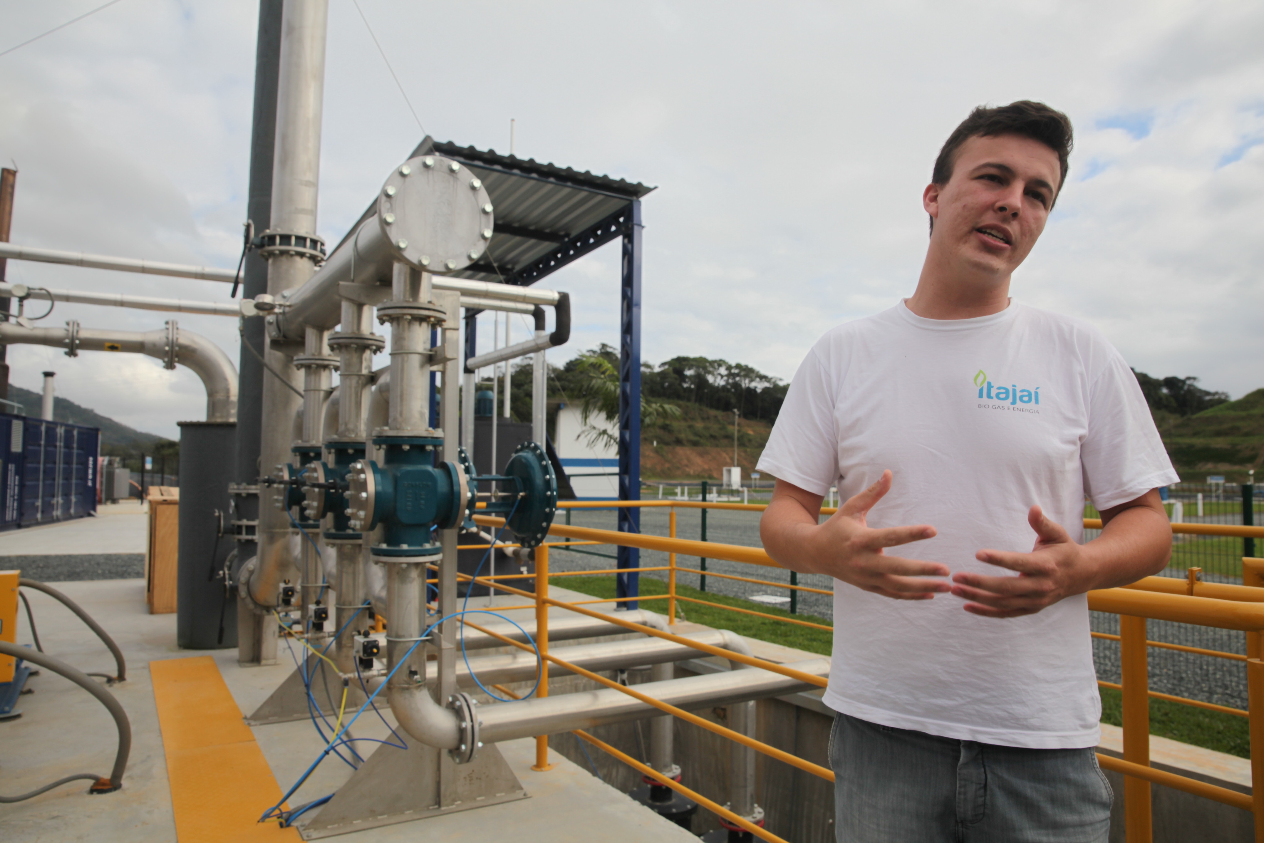 Coordenador técnico da Itajaí Biogás e Energia, Felipe Hohmann. Usina de Biogás em Itajaí. Foto: Miriam Zomer/Agência AL