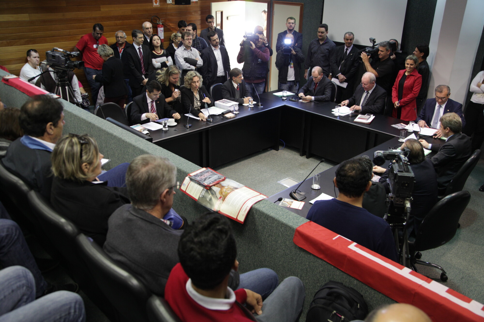 CCJ adia votação do projeto de lei que proíbe uso do amianto