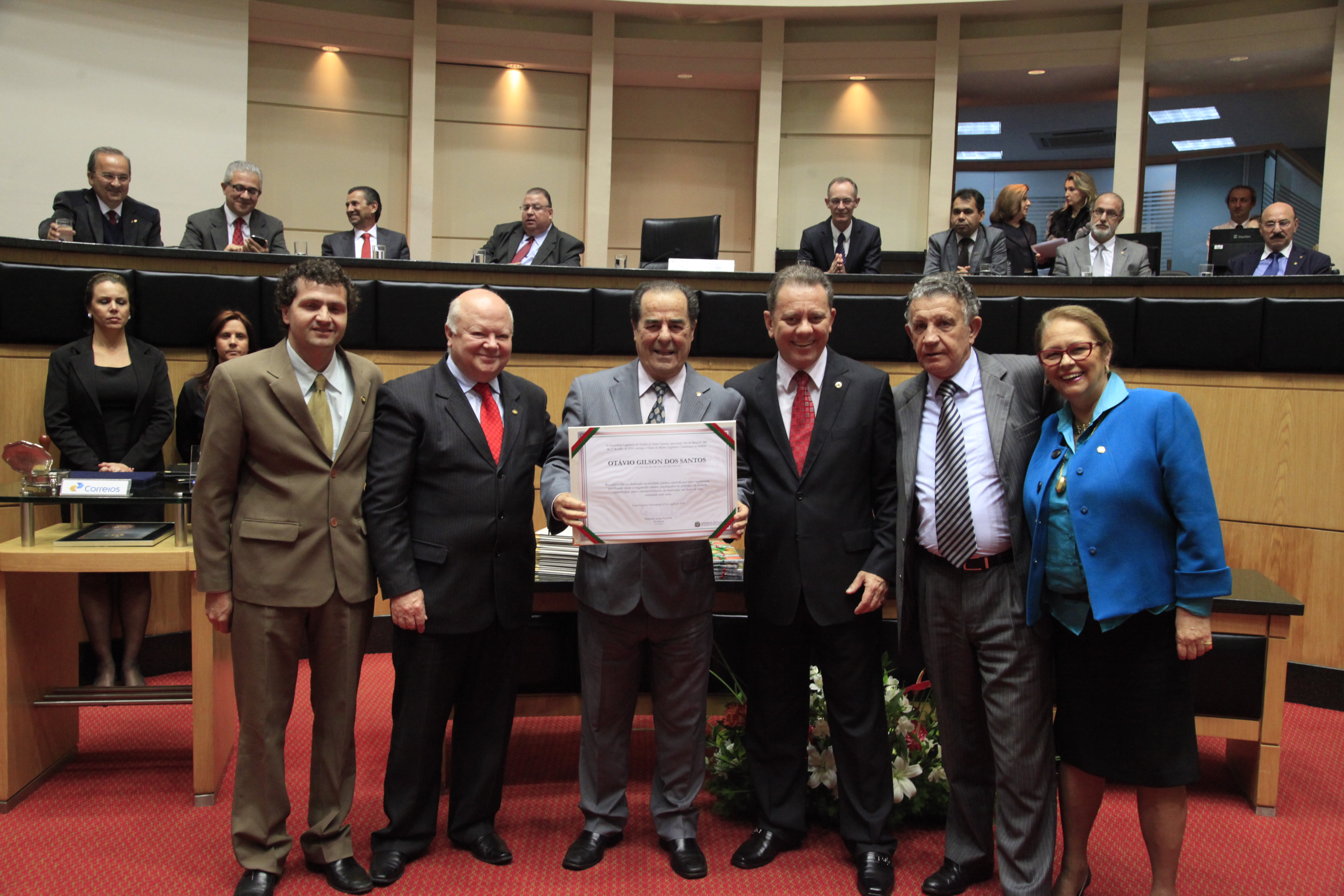 Título de Mérito Legislativo Catarinense ao Senhor Otávio Gilson dos Santos. Sessão Especial em comemoração aos 180 anos da Instalação do Parlamento Catarinense. Foto: Carlos Kilian/Agência AL