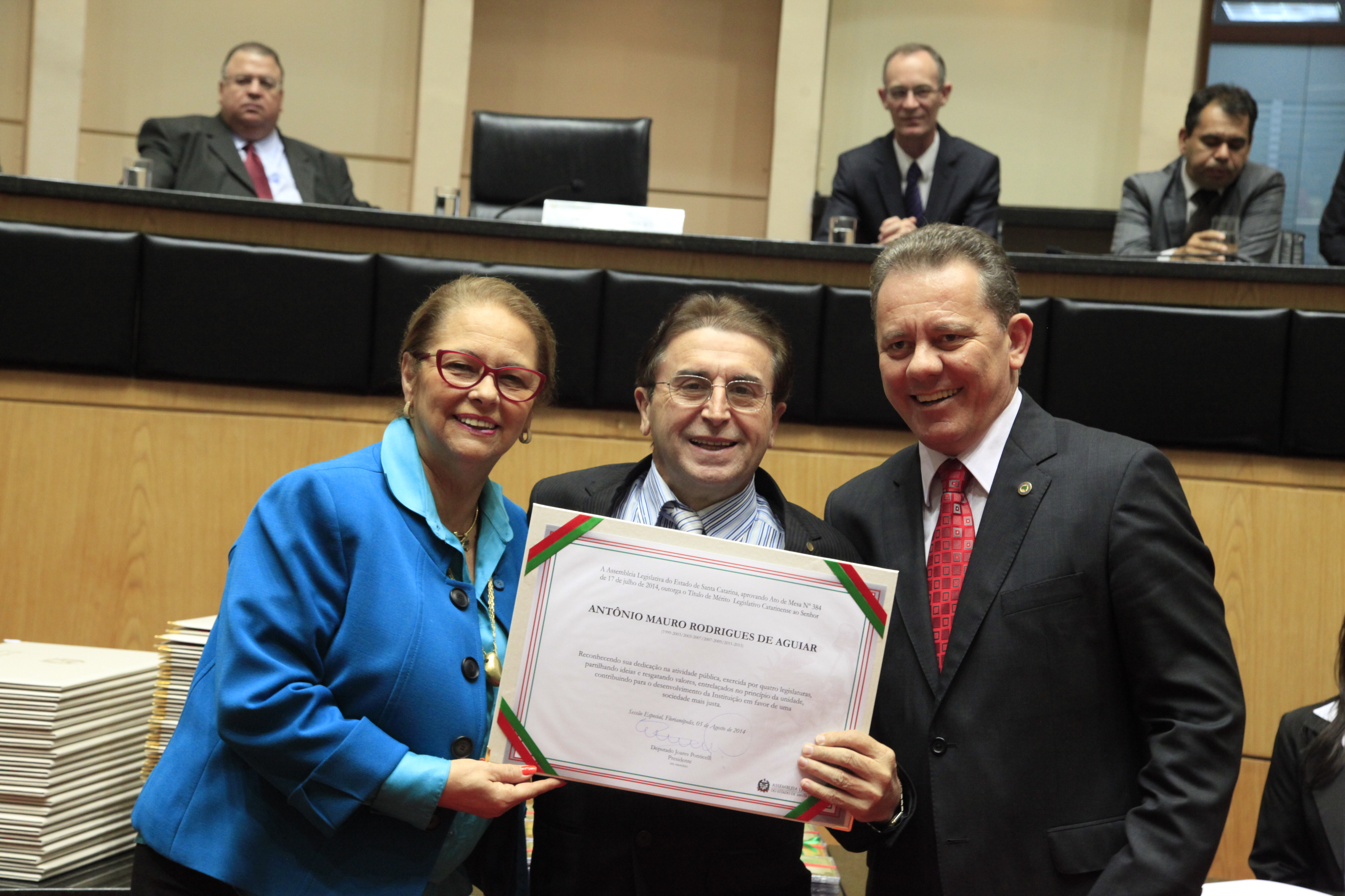 Título de Mérito Legislativo Catarinense ao Senhor Antônio Aguiar - Sessão Especial em comemoração aos 180 anos da Instalação do Parlamento Catarinense. Foto: Carlos Kilian/Agência AL