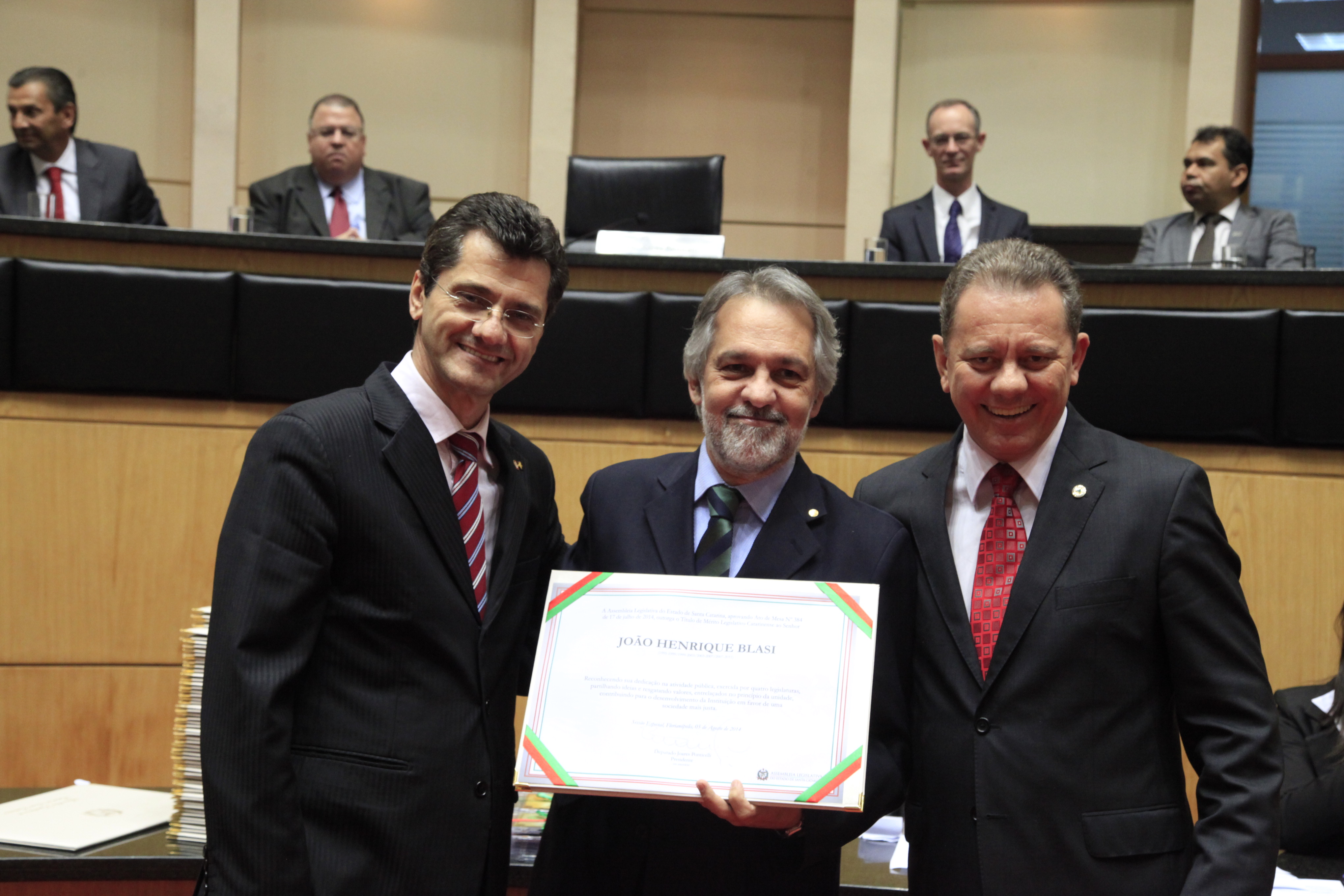 Título de Mérito Legislativo Catarinense ao Senhor João Henrique Blasi. Sessão Especial em comemoração aos 180 anos da Instalação do Parlamento Catarinense. Foto: Carlos Kilian/Agência AL