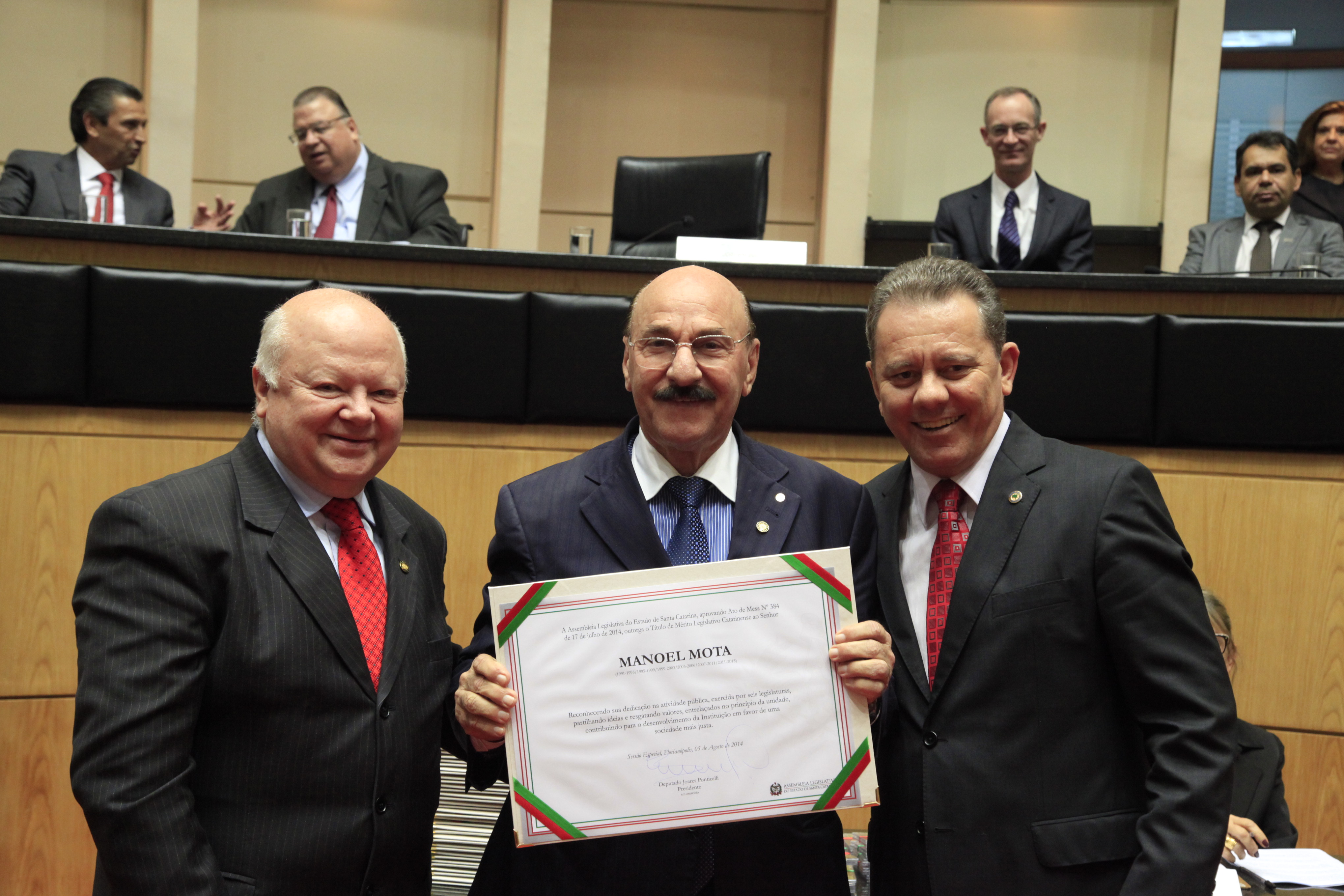 Título de Mérito Legislativo Catarinense ao Senhor Manoel Mota. Sessão Especial em comemoração aos 180 anos da Instalação do Parlamento Catarinense. Foto: Carlos Kilian/Agência AL