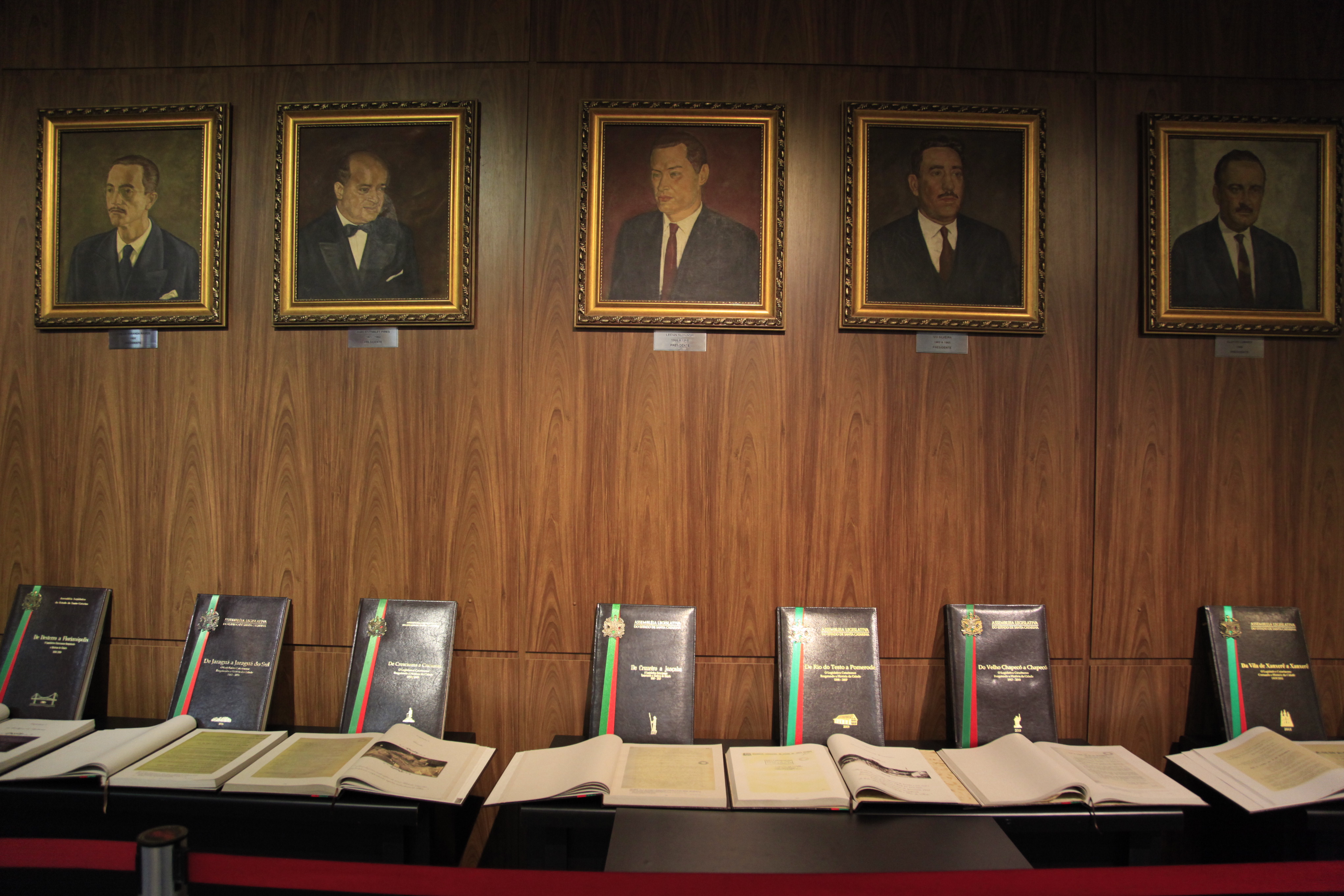 Exposição sobre os 180 anos do Parlamento Catarinense. Foto: Carlos Kilian / Agência AL