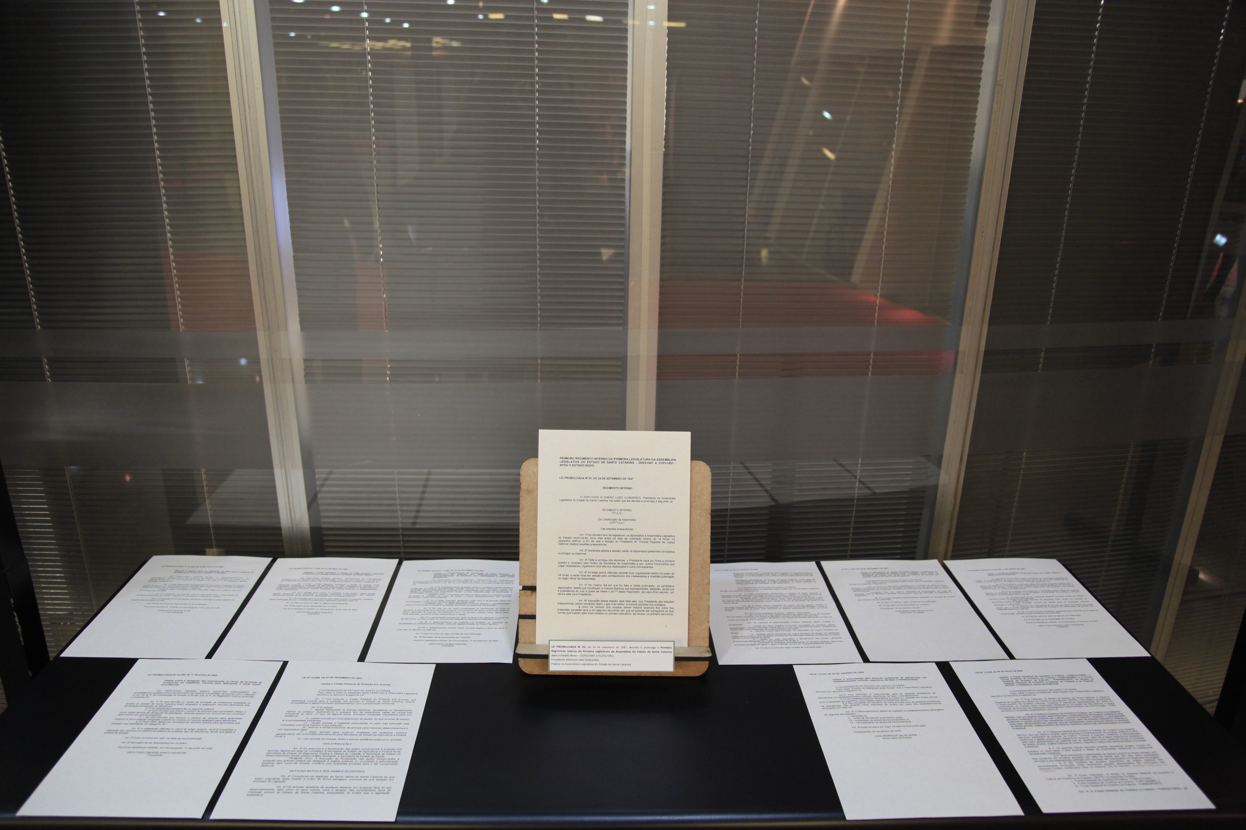 Exposição sobre os 180 anos do Parlamento Catarinense. Foto: Carlos Kilian / Agência AL