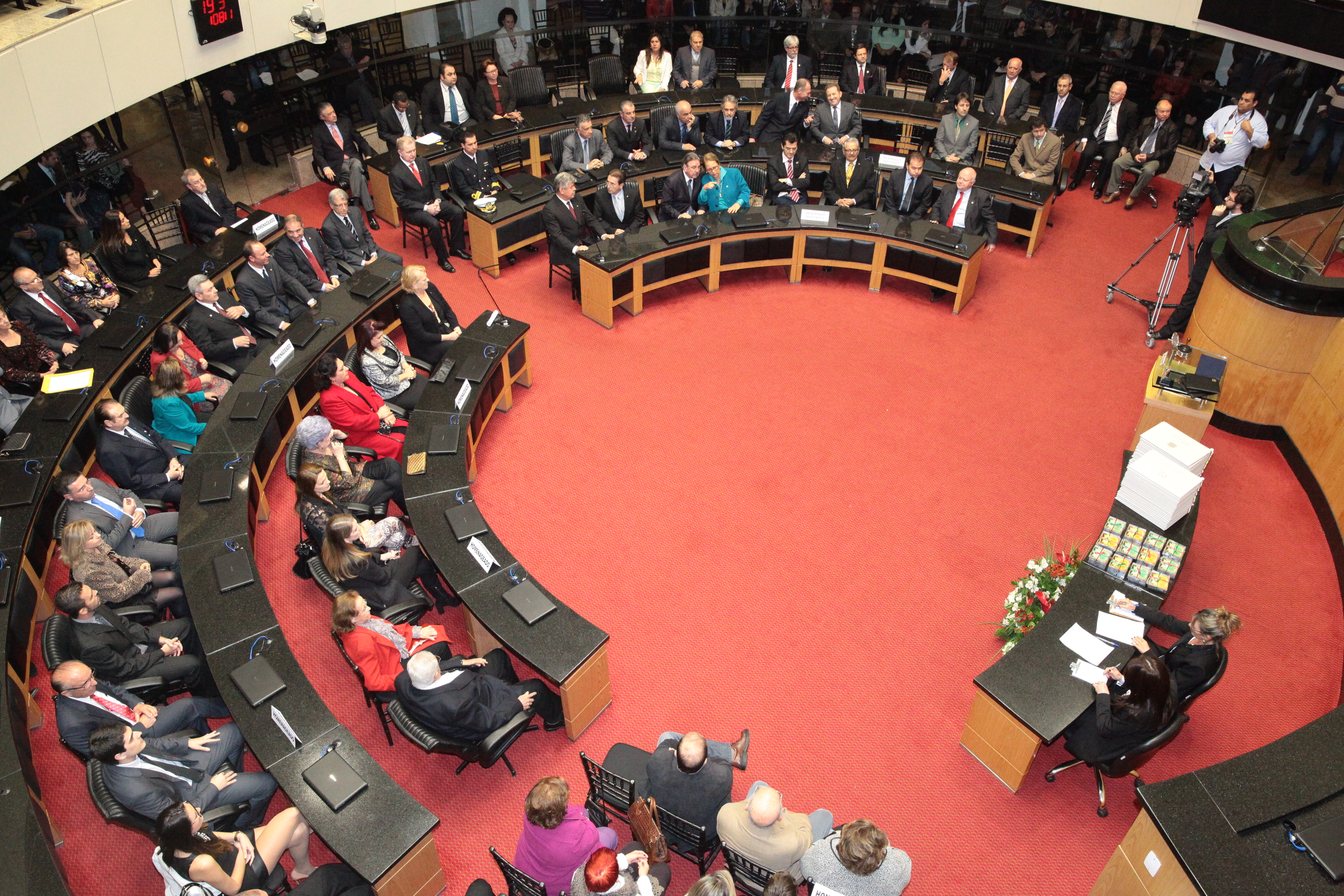 Sessão Especial em comemoração aos 180 anos da Instalação do Parlamento Catarinense. Foto: Fábio Queiroz/Agência AL