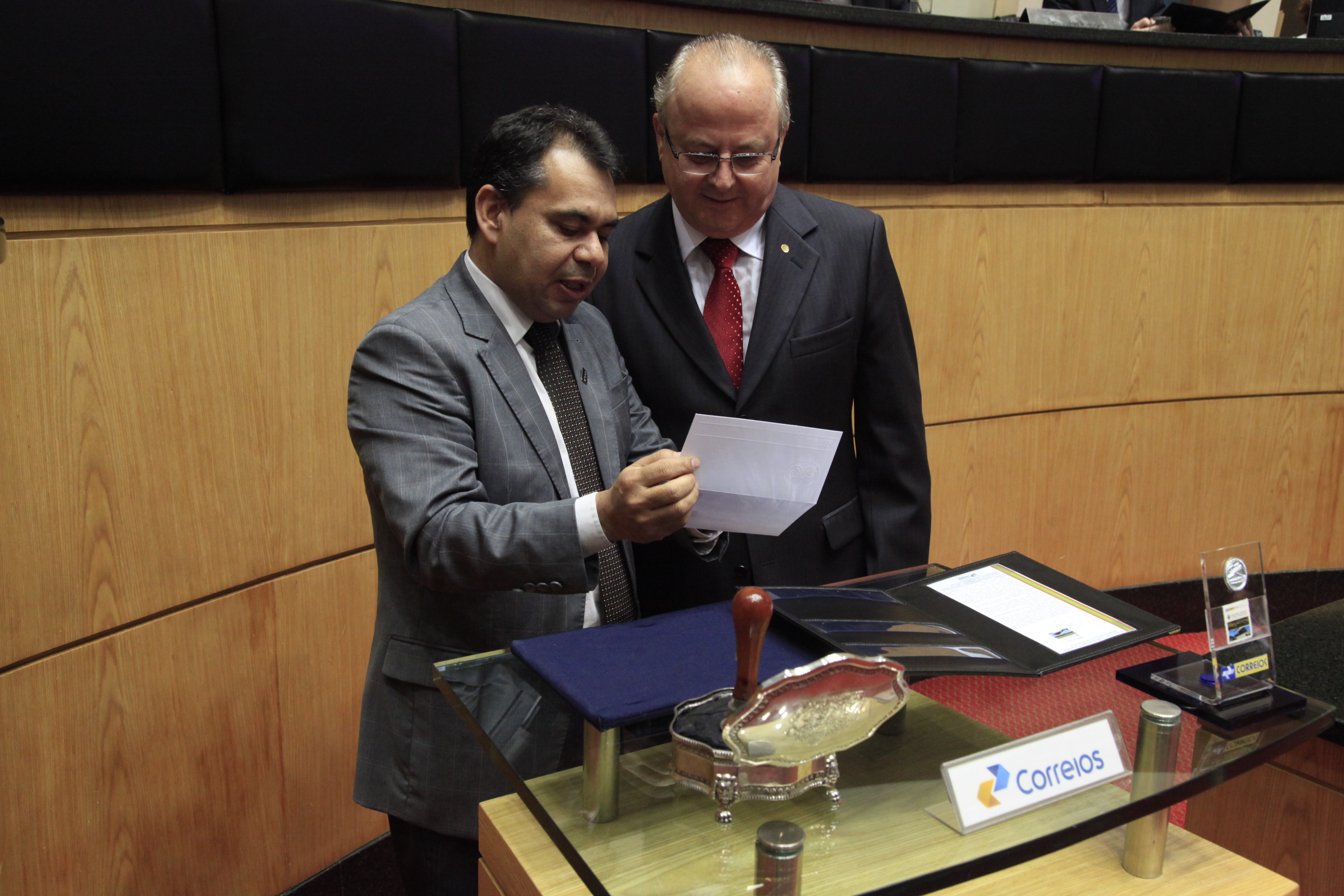 Lançamento dos Selos Personalizados e Carimbo Comemorativo em comemoração aos 180 anos da Instalação do Parlamento Catarinense. Foto: Carlos Kilian/Agência AL