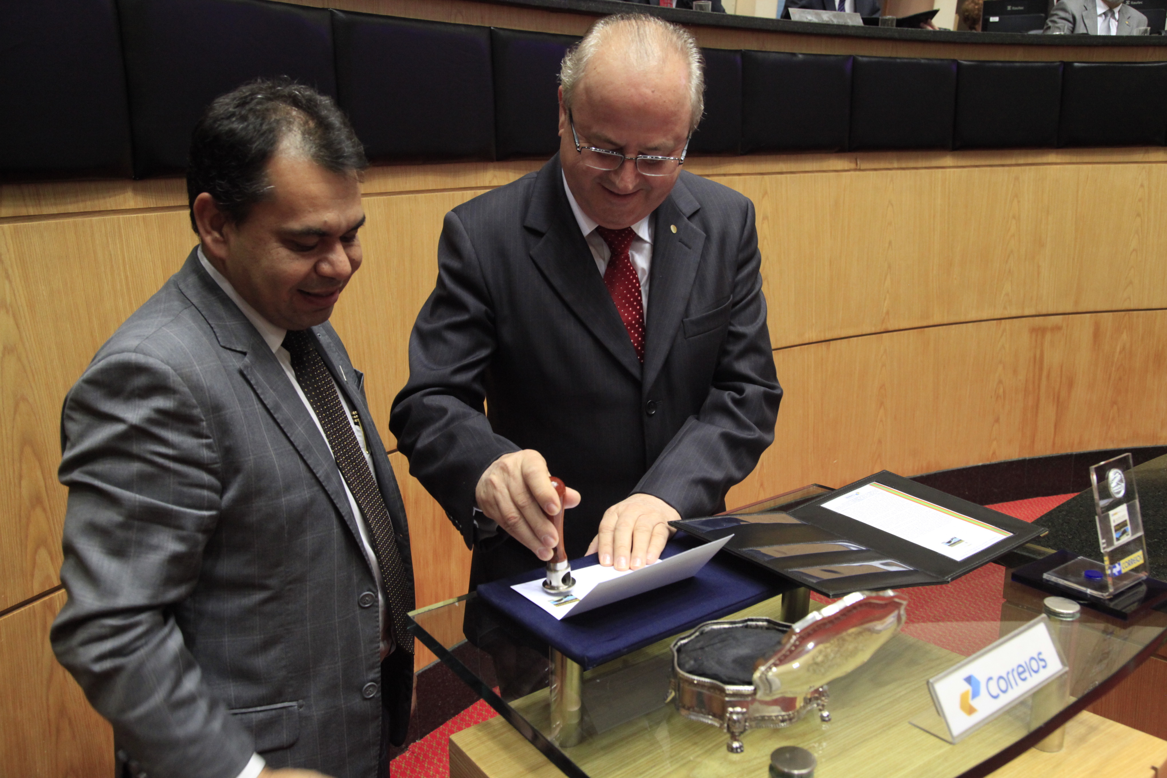 Lançamento dos Selos Personalizados e Carimbo Comemorativo em comemoração aos 180 anos da Instalação do Parlamento Catarinense. Foto: Carlos Kilian/Agência AL