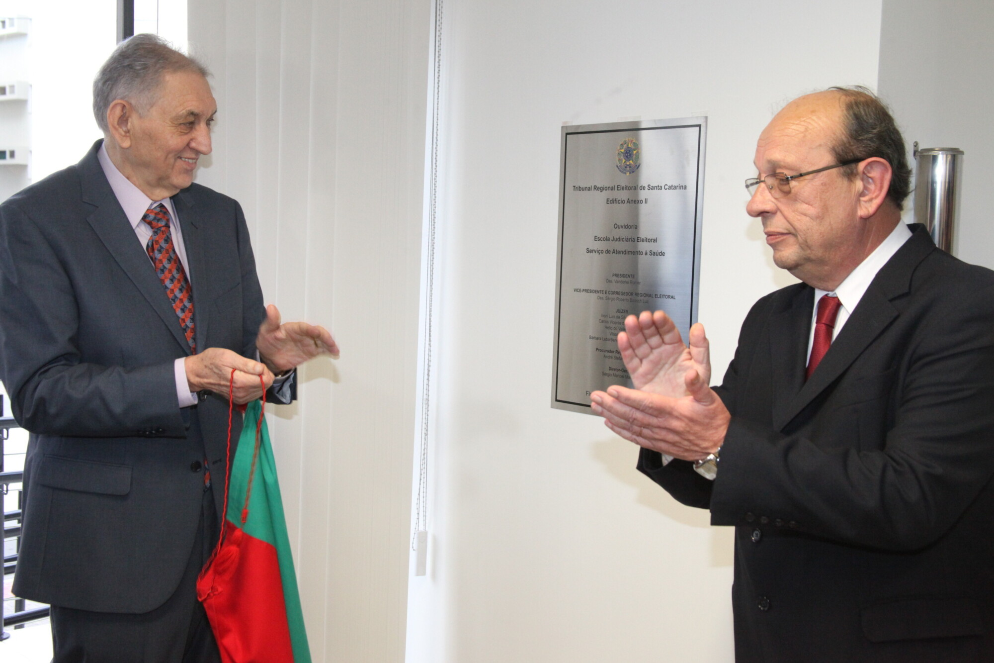 Desembargadores Vanderlei Romer e Sérgio Luz, na inauguração do novo anexo do TRE. FOTO: Fábio Queiroz/Agência AL