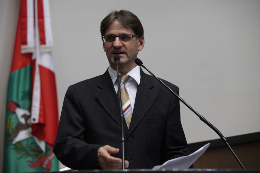 Projeto de Saretta em tramitação na Comissão de Constituição e Justiça busca a educação financeira