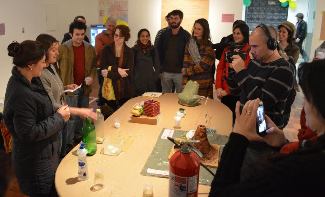 Feira de Ciências transforma galeria de arte em laboratório criativo