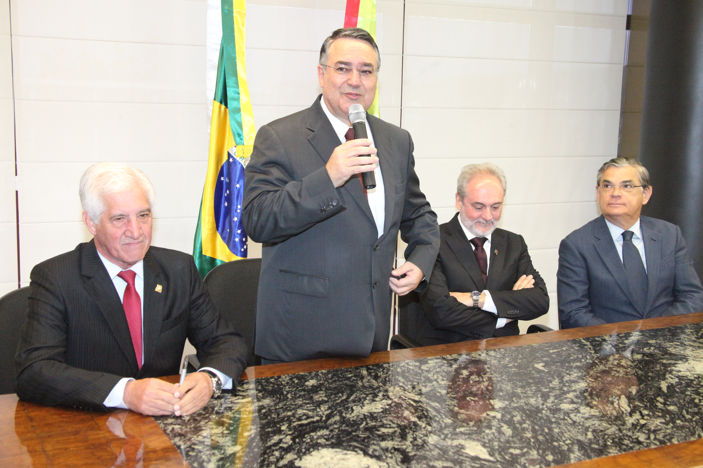Presidente do Tribunal de Justiça de SC Nelson Schaefer toma posse como governador interino. Foto: Fábio Queiroz / Agência AL