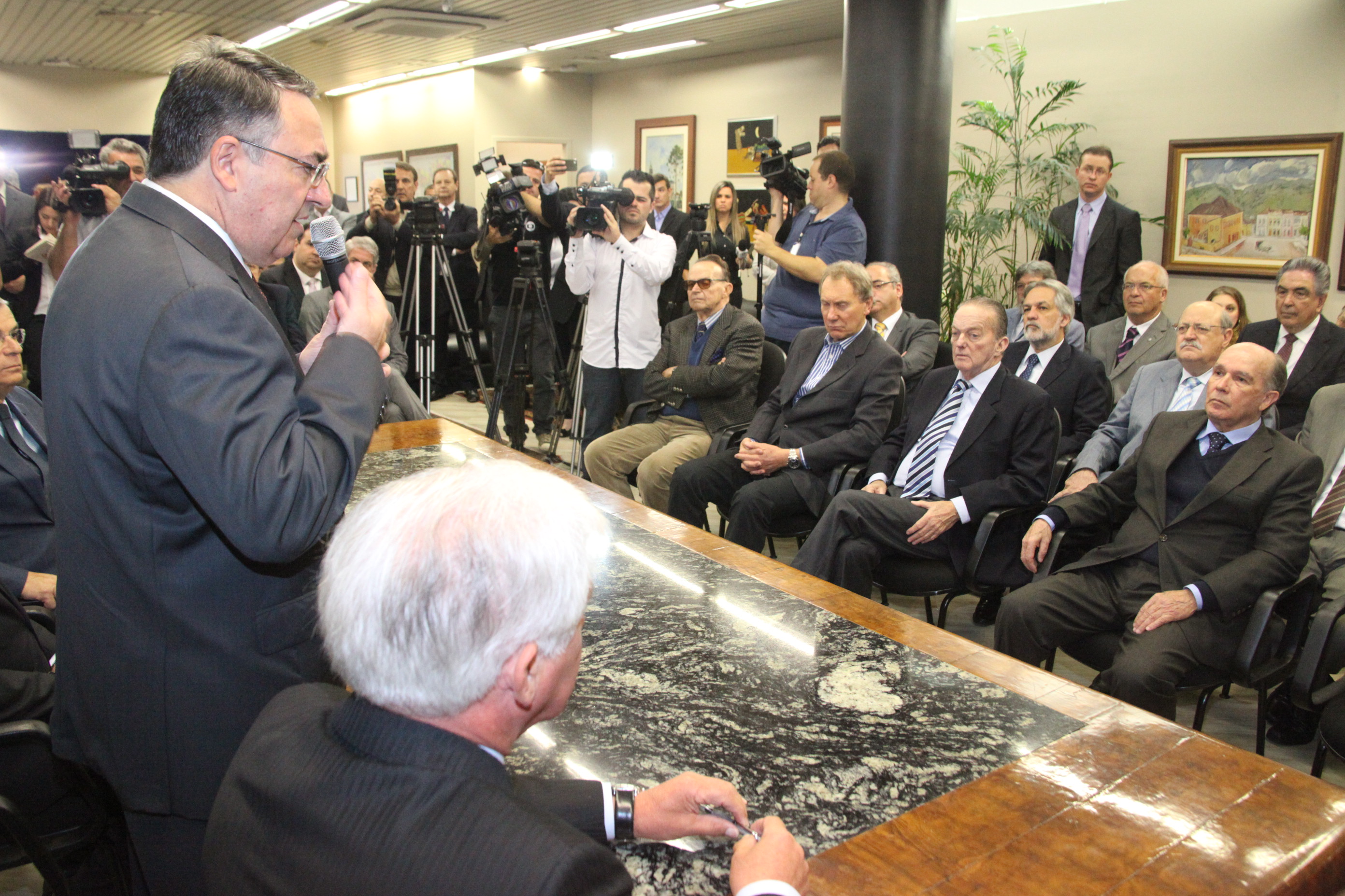 Presidente do Tribunal de Justiça de SC Nelson Schaefer toma posse como governador interino. Foto: Fábio Queiroz / Agência AL