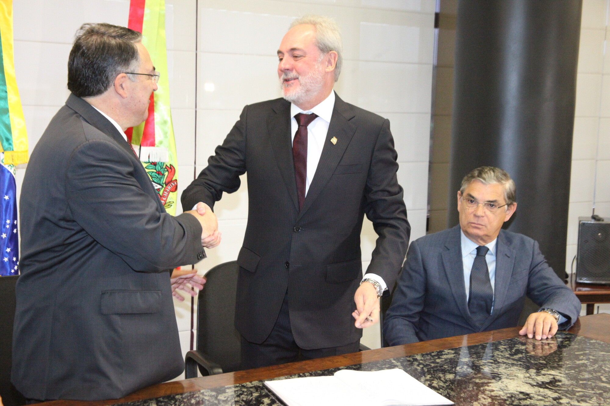 Desembargador Nelson Schaefer assume governo interinamente