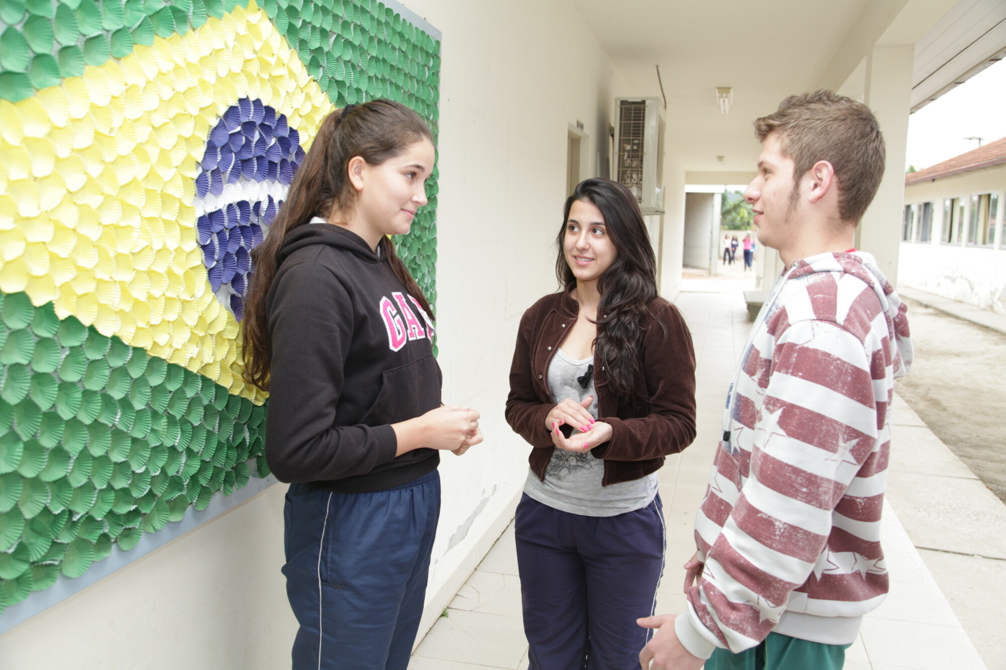 Eleições do Parlamento Jovem - Candidatos Isabela Campestrini, Buna Jaques e Daniel Moreira Freire, da Escola Estadual Olívia Bastos. FOTO: Solon Soar