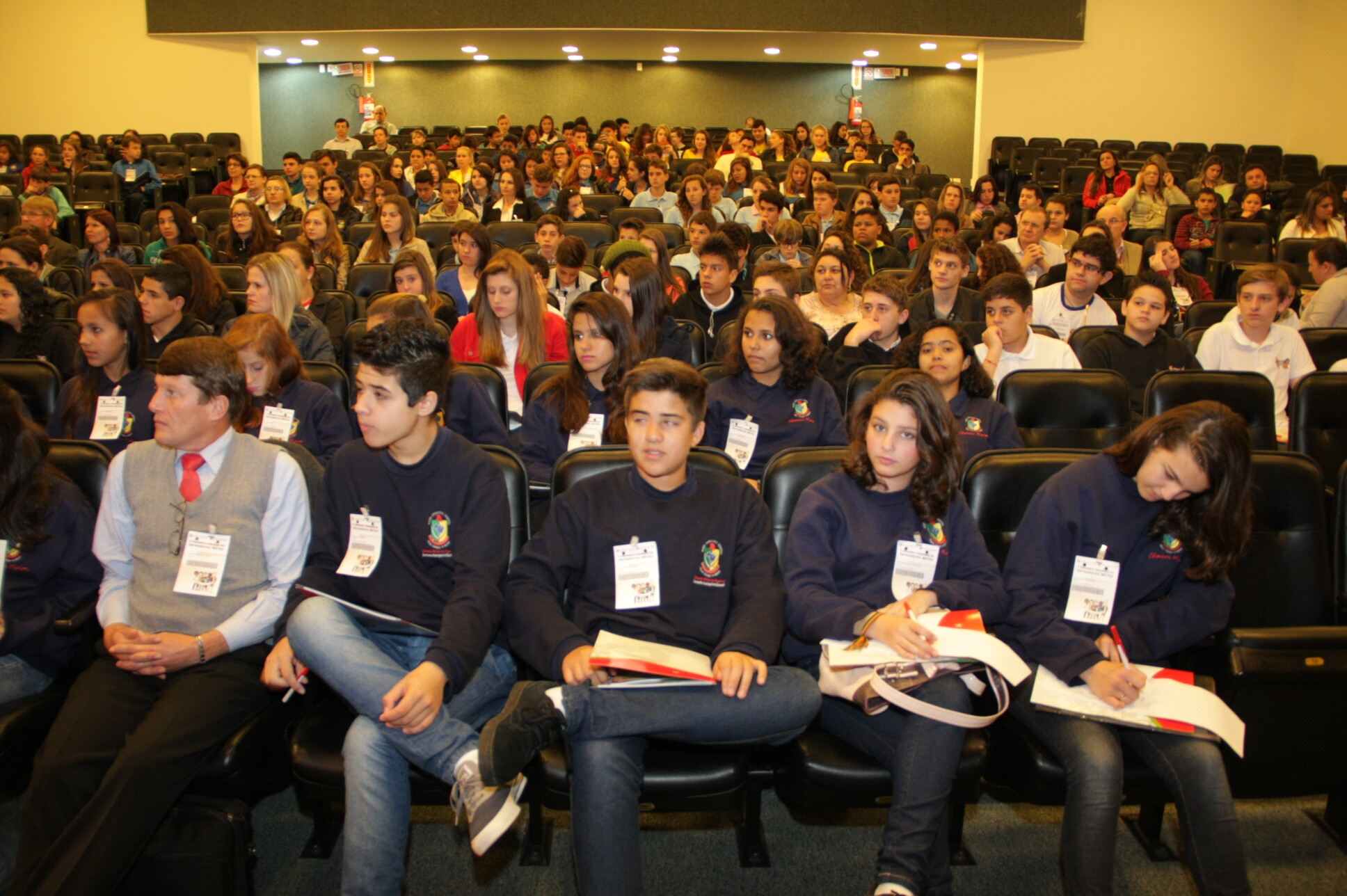 Vereadores mirins de 18 municípios participam do encontro. FOTOS: Pedro Squizatto