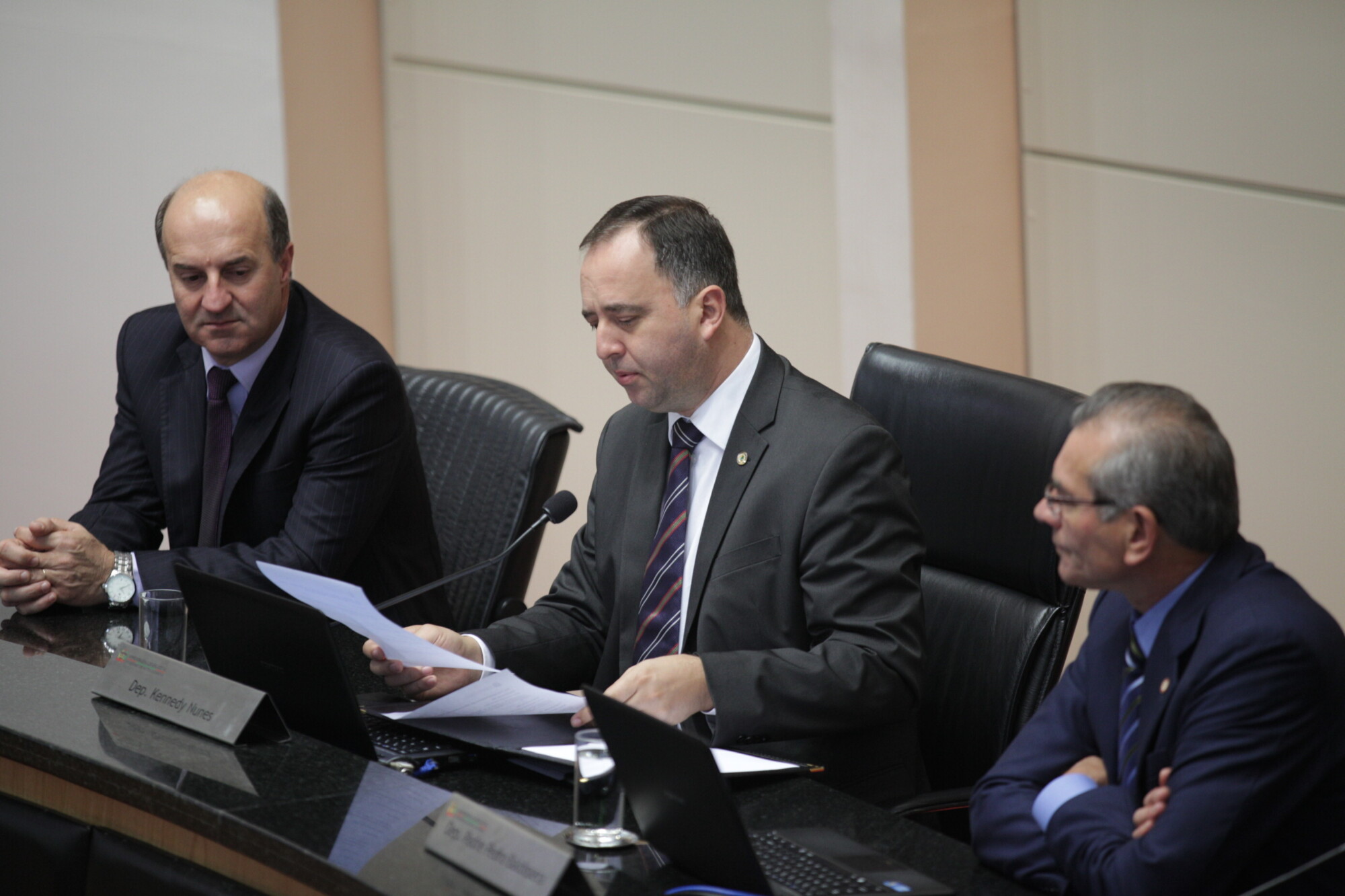 Deputados destacam os desafios para os próximos governantes do país