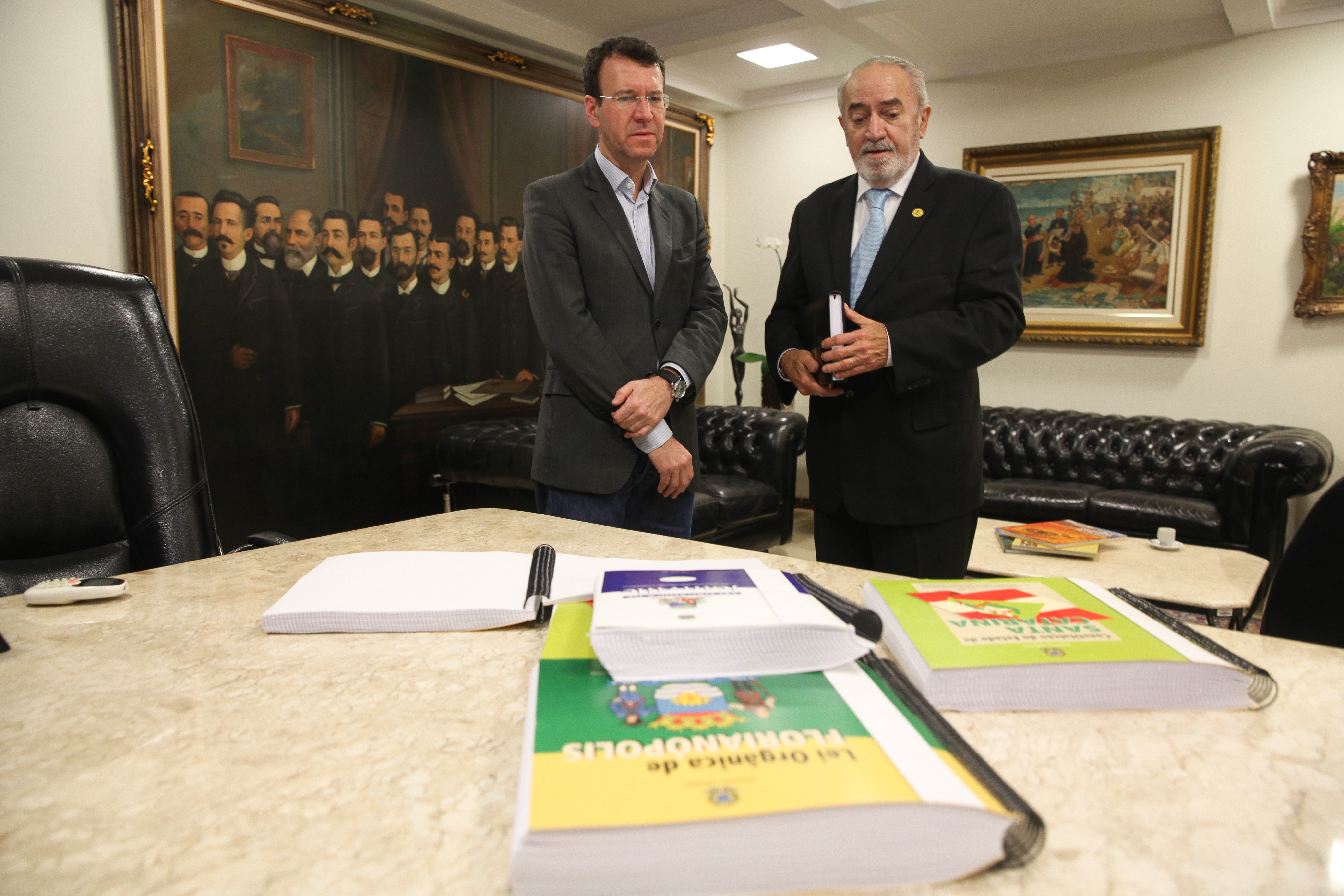 Entrega de Exemplares da Constituição Estadual e Lei Orgânica do Municipio de Fpolis e Joinville_Foto Carlos Kilian_Agência AL