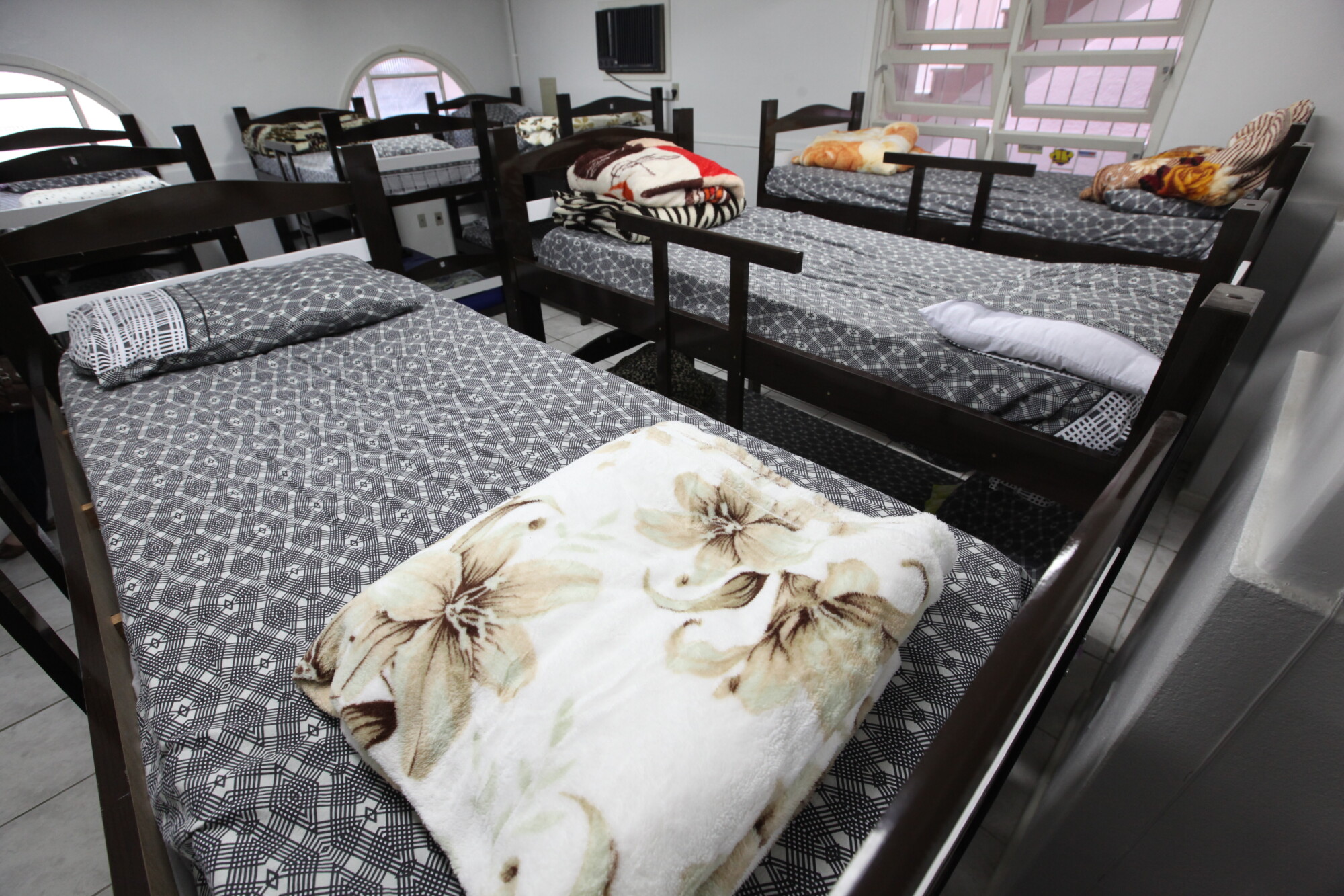 Espaço abriga moradores de rua da capital