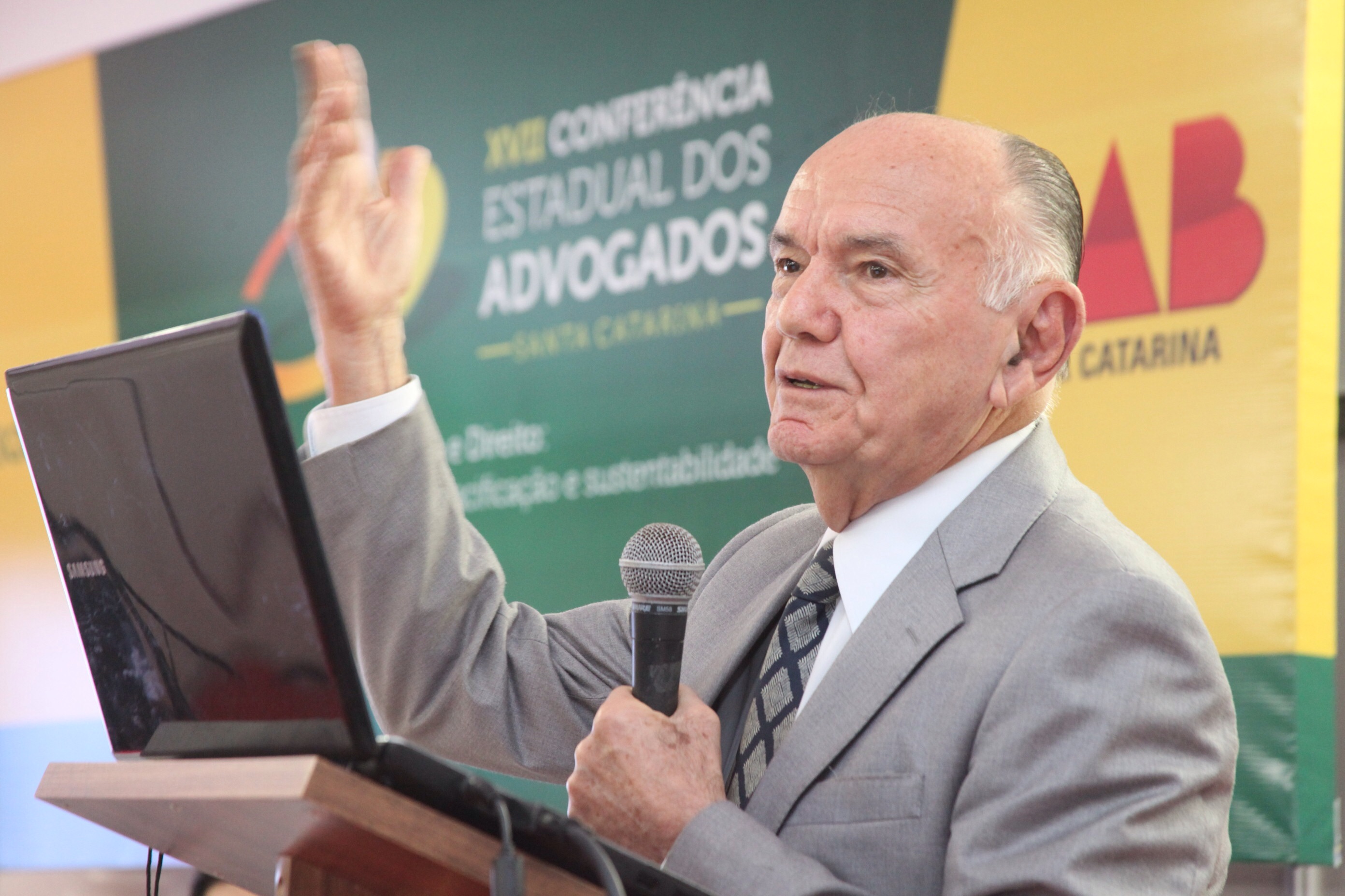 Desembargador Sérgio Cavalieri Filho. Palestra Direitos do consumidor: experiência e expectativas. Caminhos para a relação de consumo. XVII Conferência Estadual dos Advogados de SC. Foto: Fábio Queiroz / Agência AL