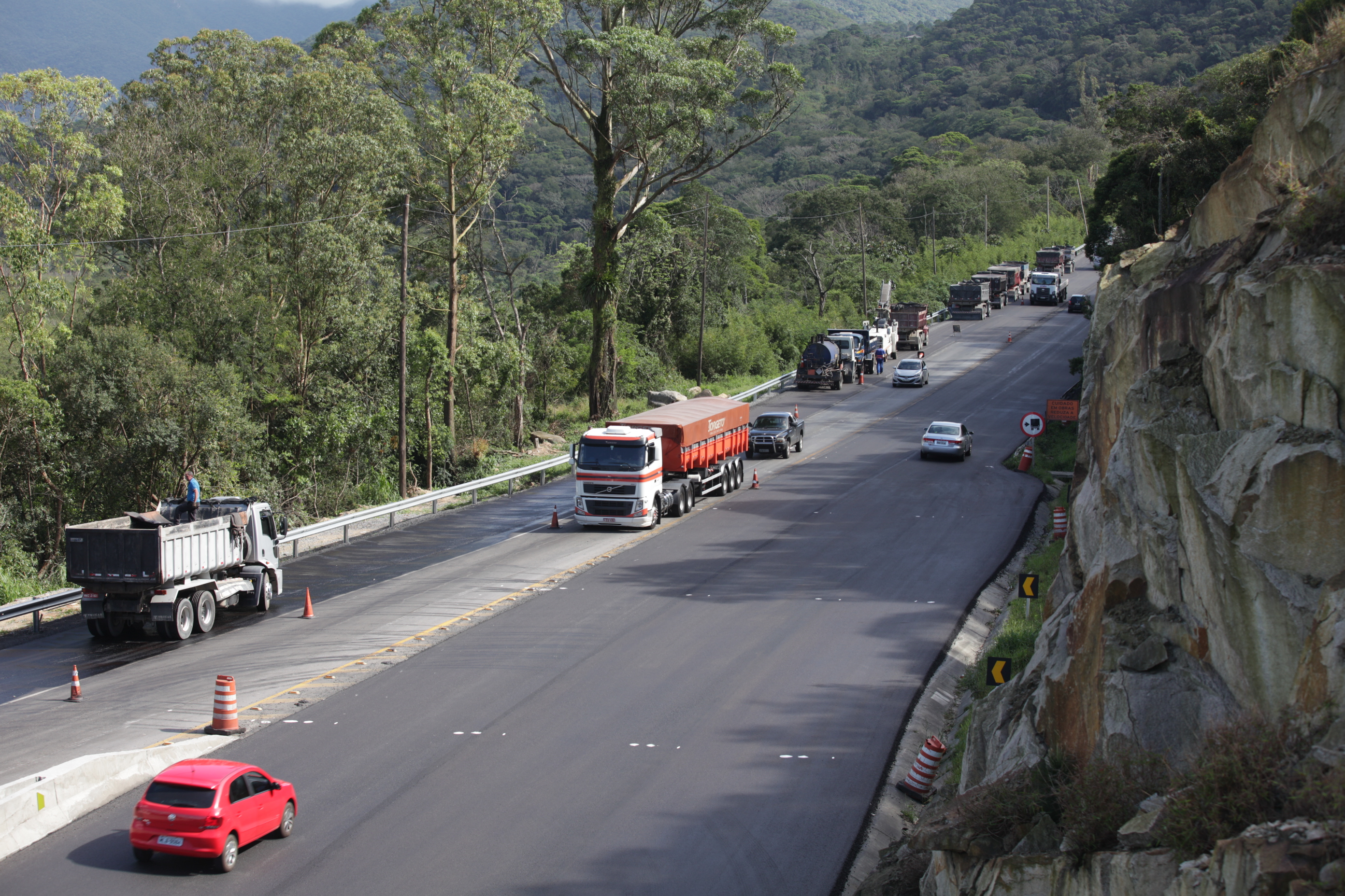 BR 101 - Obras no Morro dos Cavalos