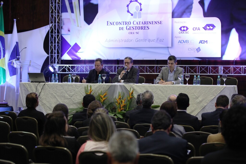 Encontro debate gestão nos setores público e privado