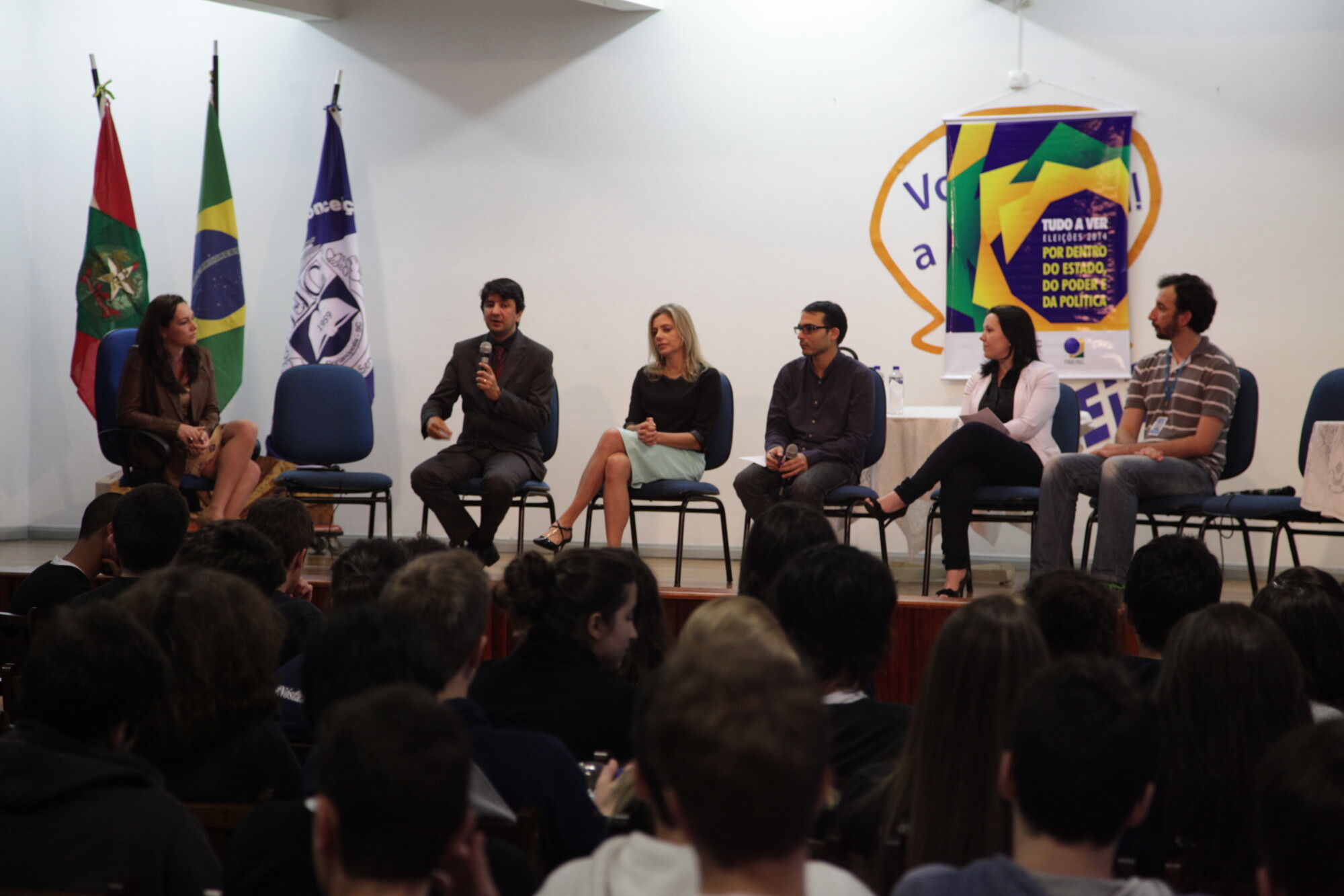 AMC e TRE debatem eleições com estudantes da Capital