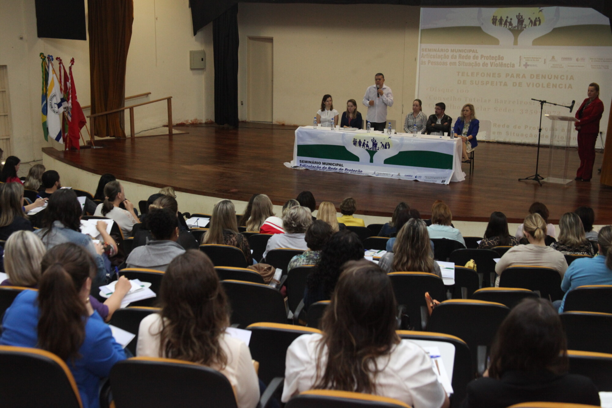 Seminário em São José discute violência contra mulheres, crianças, idosos e deficientes
