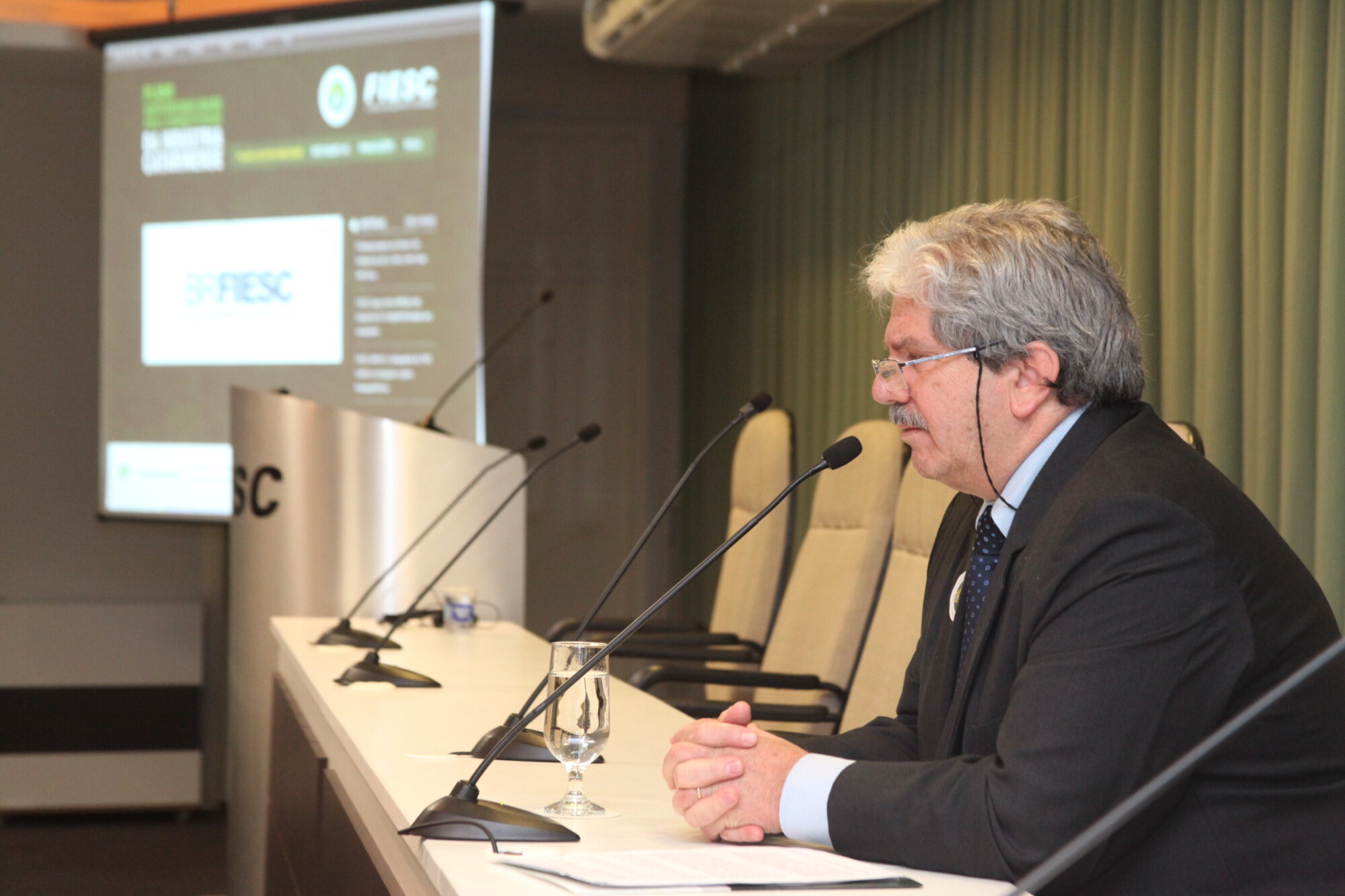 Sanemento básico em discussão na Fiesc. FOTOS: Fábio Queiroz/Agência AL