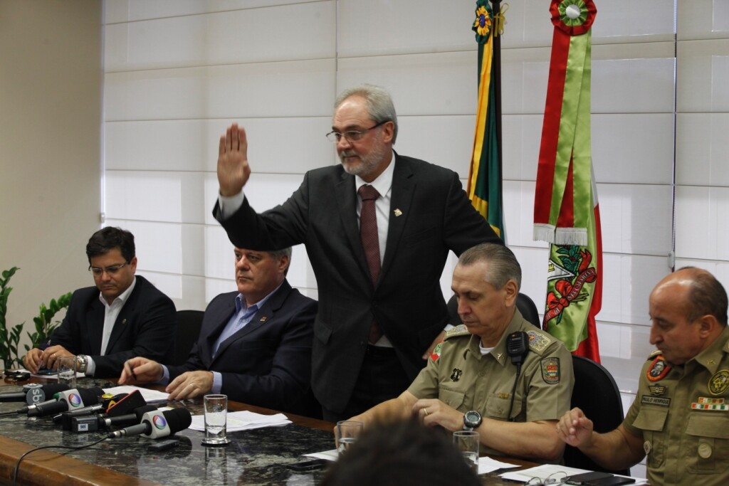 “SC não é, não será, nem poderá ser refém da criminalidade”, diz governador
