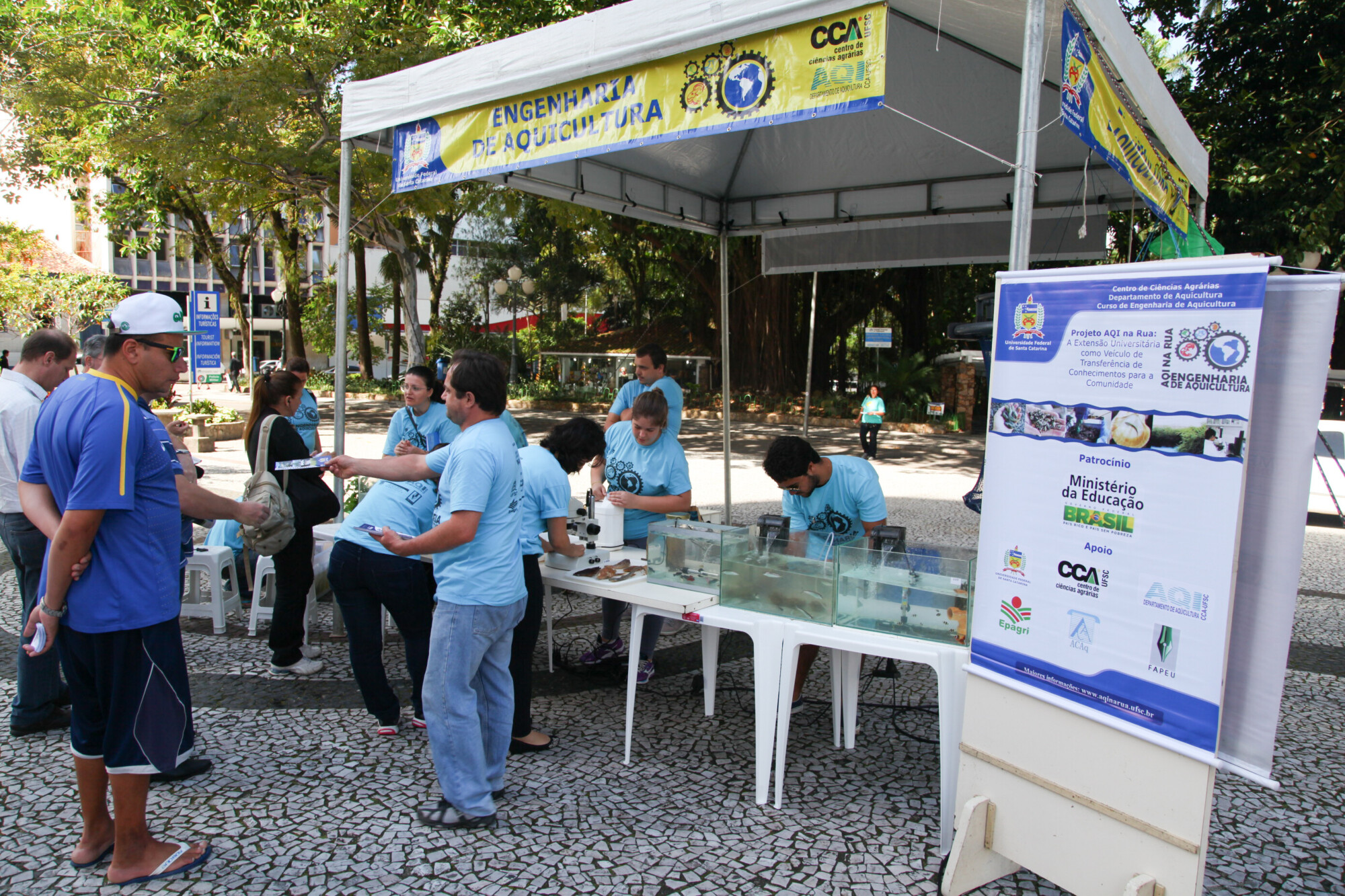 Mostra do curso de Engenharia de Aquicultura da UFSC no Largo da Catedral. FOTOS:Juliana Stadnik/Agência AL