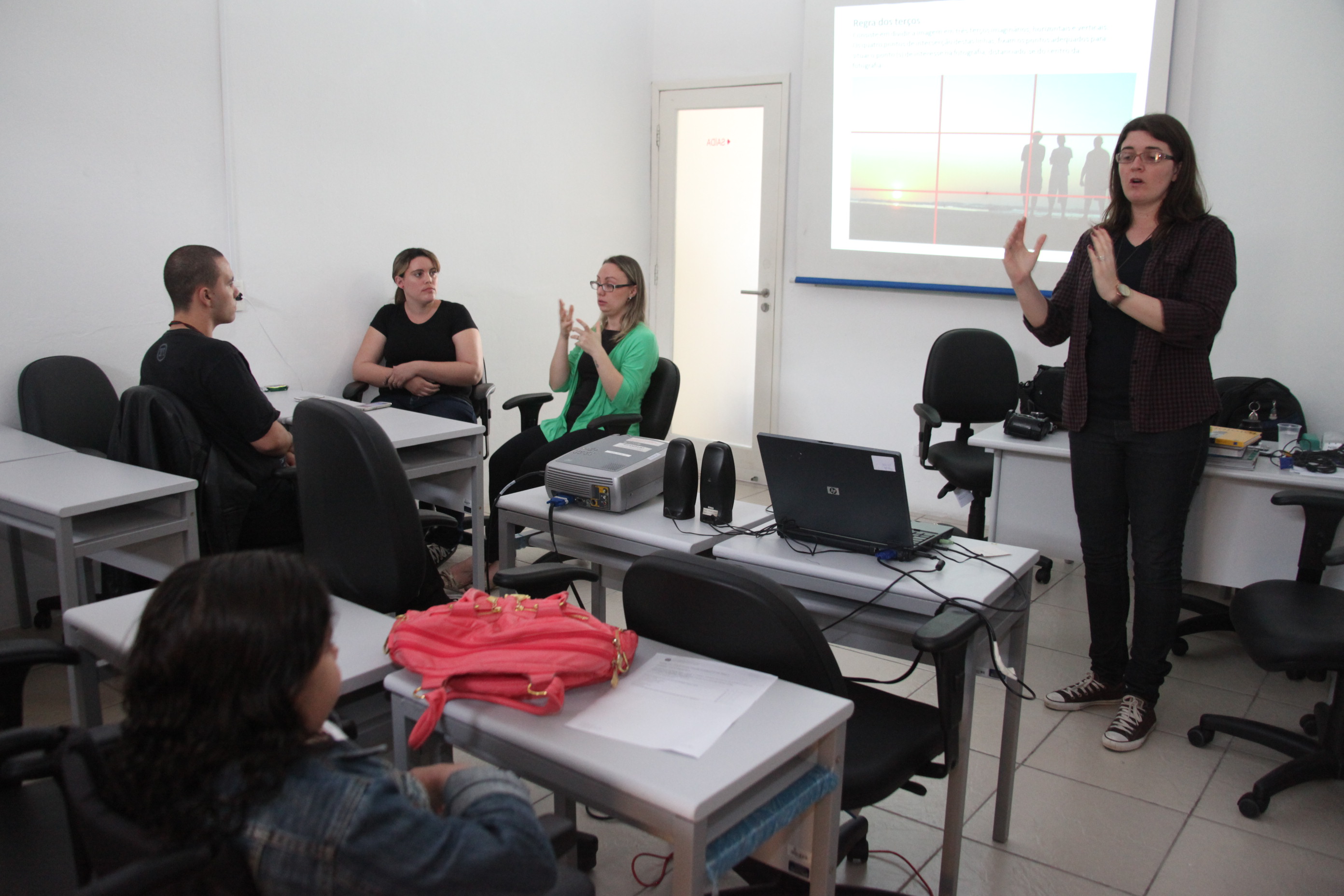 Escola do Legislativo promove Curso Básico de Fotografia ministrado pela repórter fotográfica Miriam Zomer para estagiários do Programa Antonieta de Barros. Foto: Fábio Queiroz / Agência AL