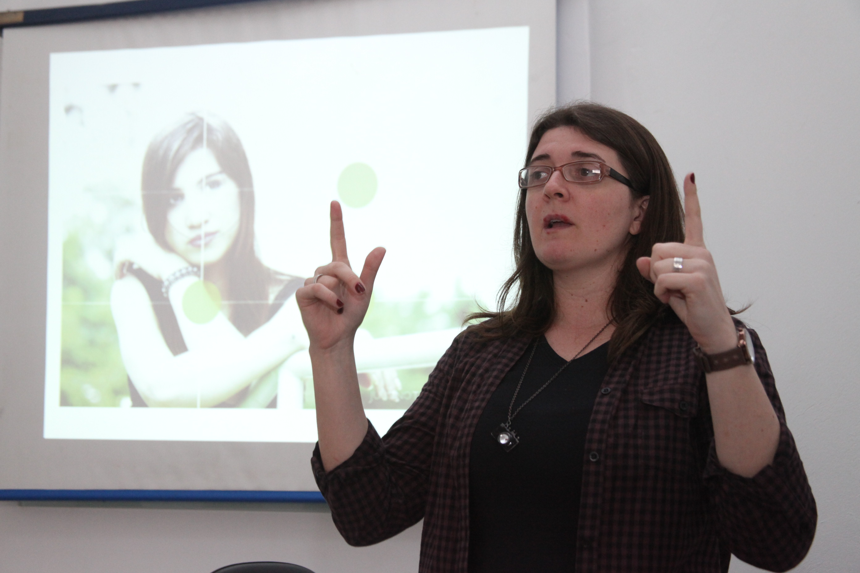 Escola do Legislativo promove Curso Básico de Fotografia ministrado pela repórter fotográfica Miriam Zomer para estagiários do Programa Antonieta de Barros. Foto: Fábio Queiroz / Agência AL