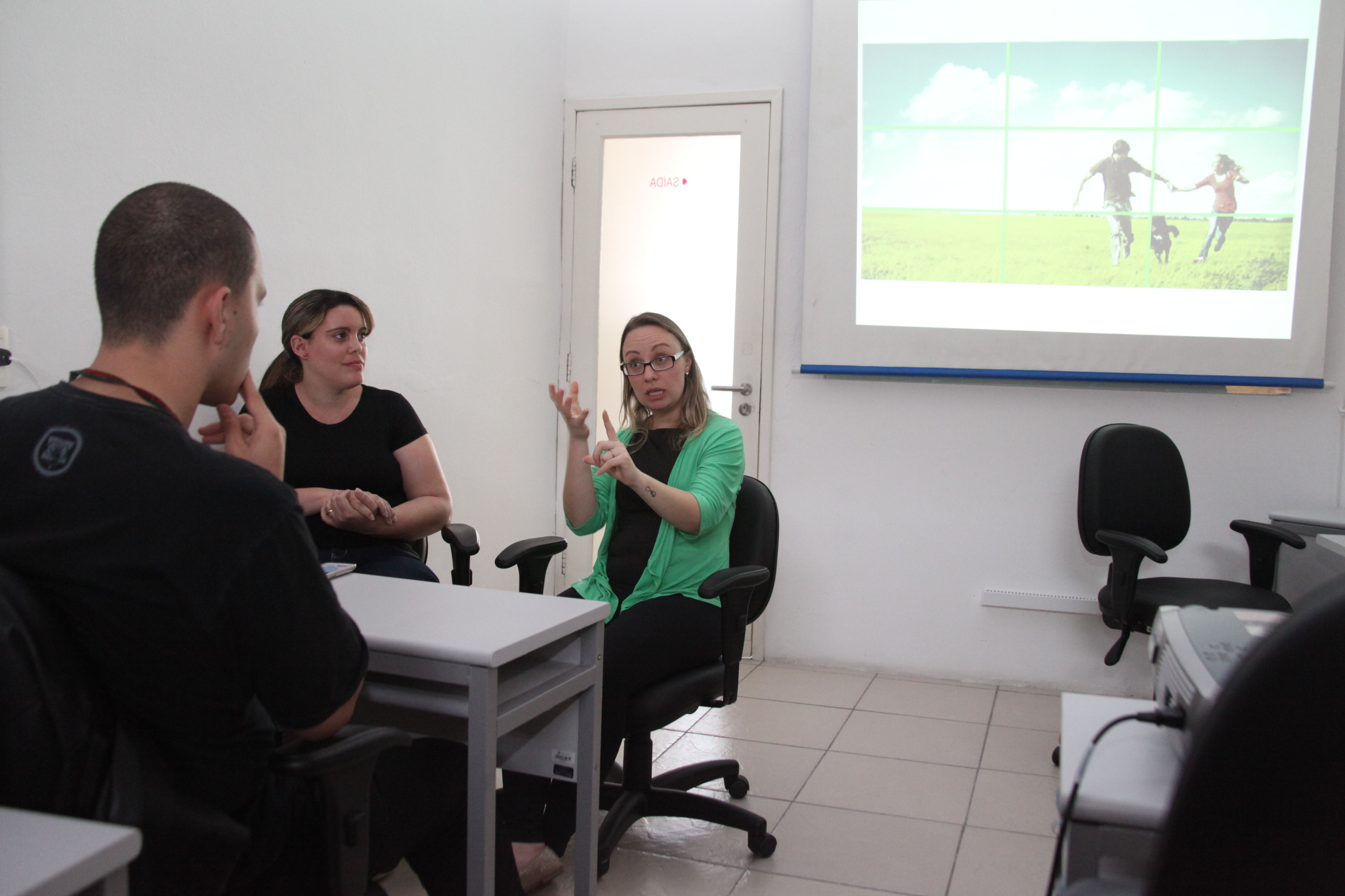 Escola do Legislativo promove Curso Básico de Fotografia ministrado pela repórter fotográfica Miriam Zomer para estagiários do Programa Antonieta de Barros. Foto: Fábio Queiroz / Agência AL