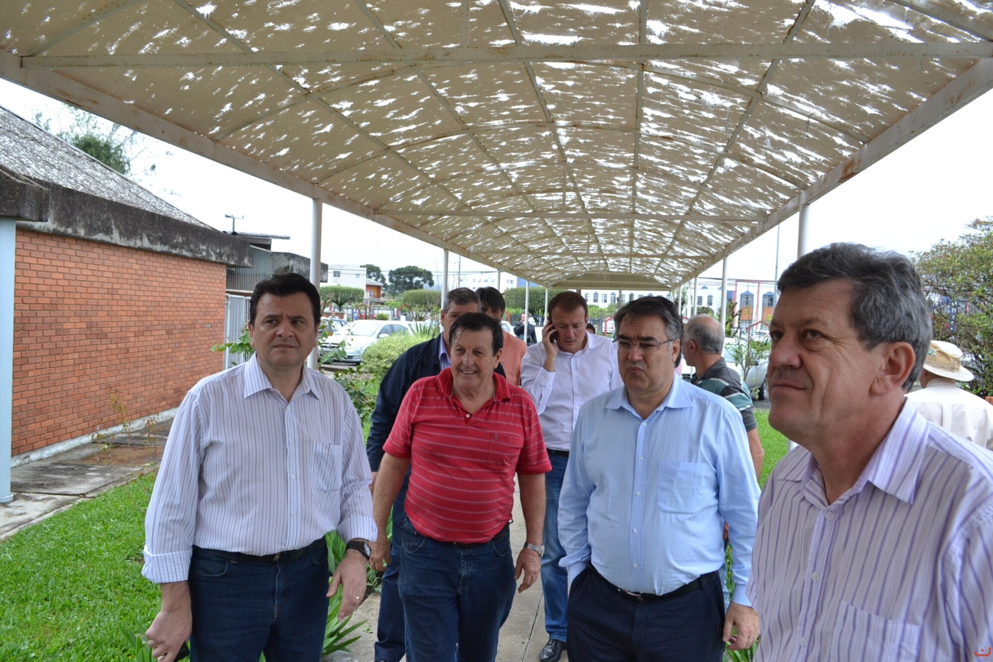 Colombo e o prefeito Elizeu Mattos visitam locais afetados pela chuva de granizo em Lages. FOTO: Cláudio Thomas/Secom