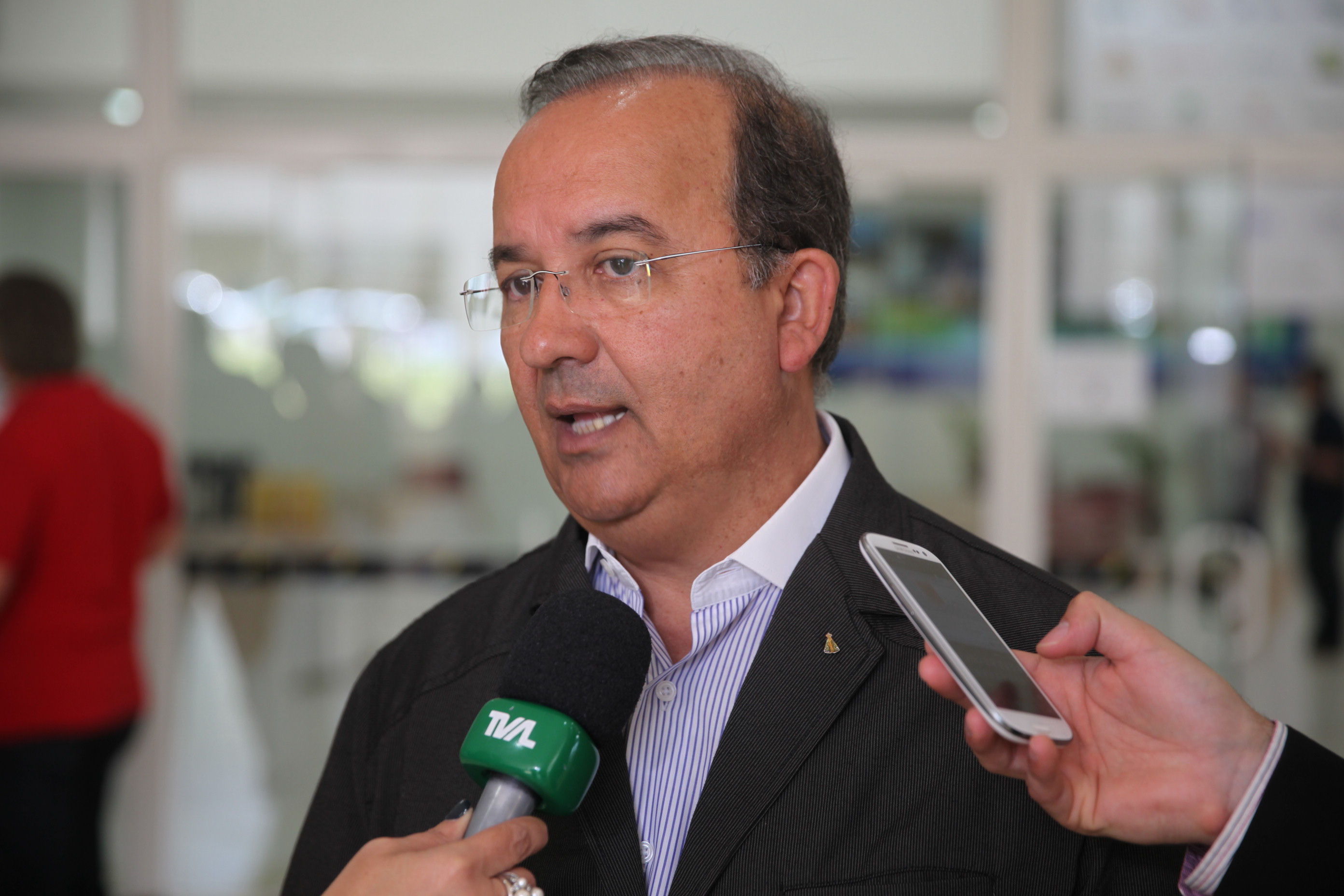 Deputado Federal Jorginho Melo. Assinatura sobre estudos da Ferrovia da Integração - Chapecó. Fotos: Miriam Zomer/Agência AL