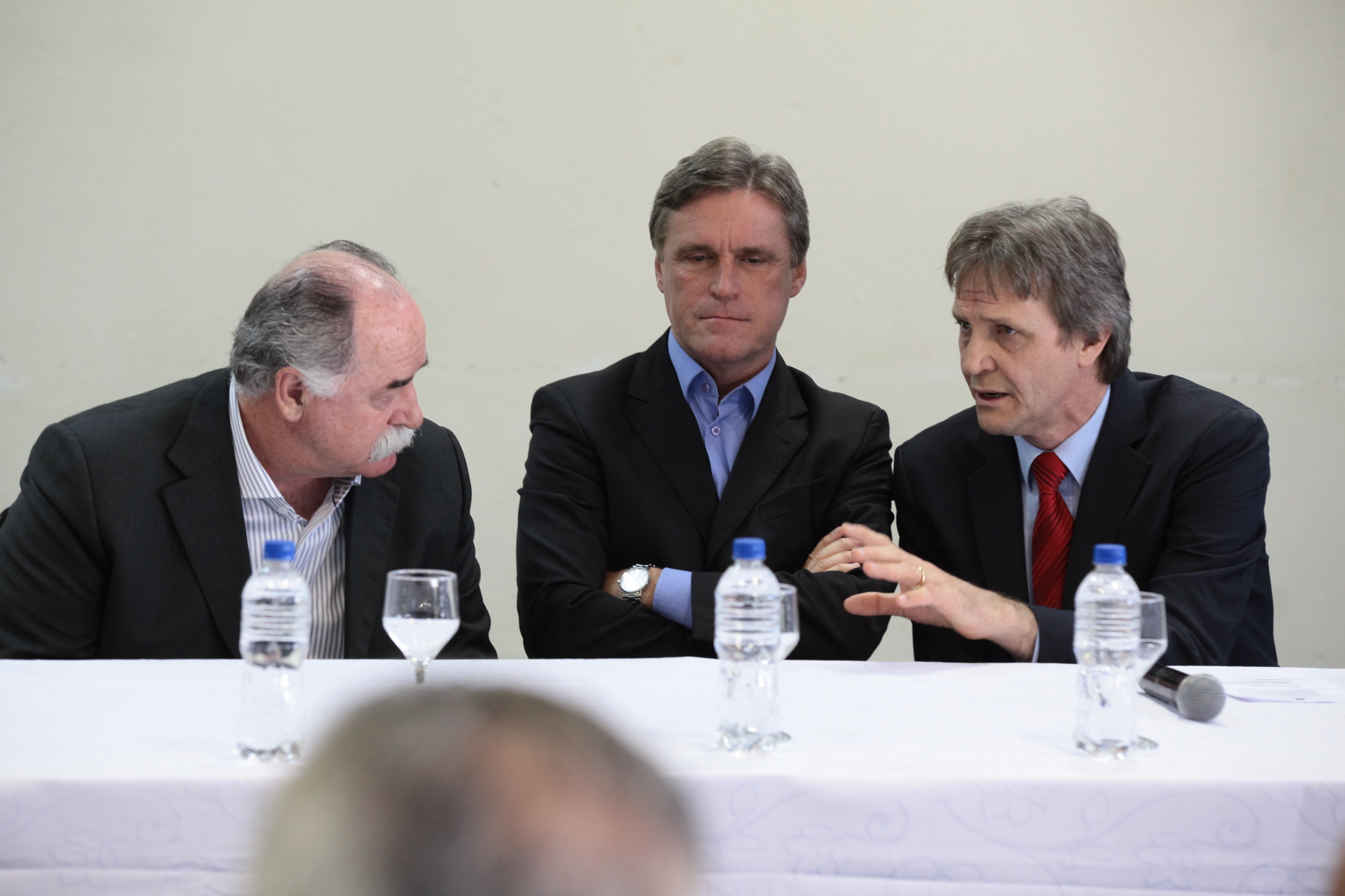 Assinatura sobre estudos da Ferrovia da Integração - Chapecó. Fotos: Miriam Zomer/Agência AL