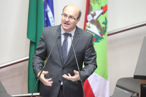 Fraude no leite: José Milton quer “alerta total” da Comissão de Agricultura da Alesc