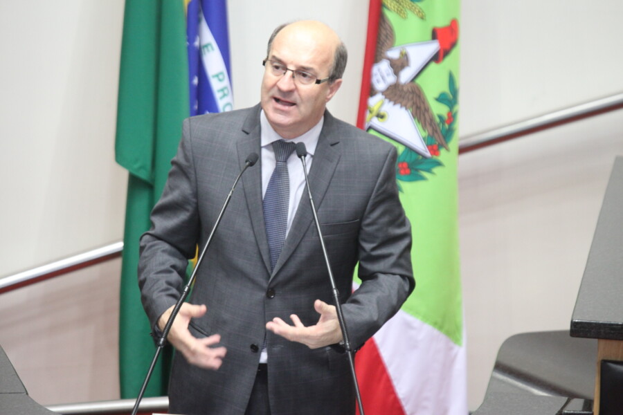 Fraude no leite: José Milton quer “alerta total” da Comissão de Agricultura da Alesc