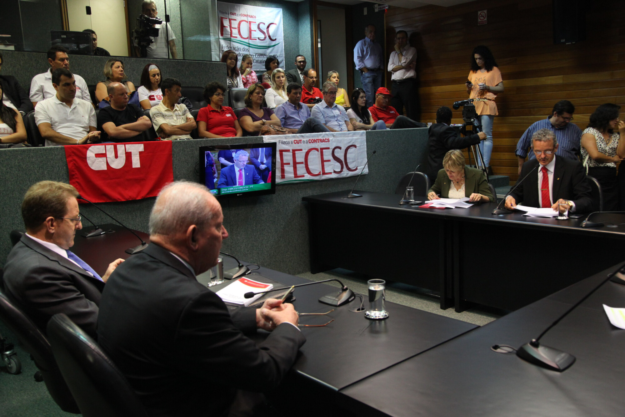 Comissão de Finanças aprovou alteração no PPA e debateu projeto que proíbe amianto. FOTOS: Juliana Stadnik/Agência AL