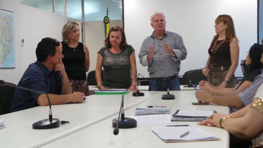 Eskudlark e comitiva de Anchieta buscam reabertura do hospital no município