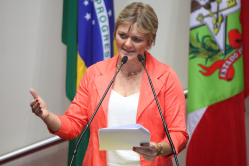 Indicação da deputada Luciane Carminatti para expandir UFFS no Estado é aprovada