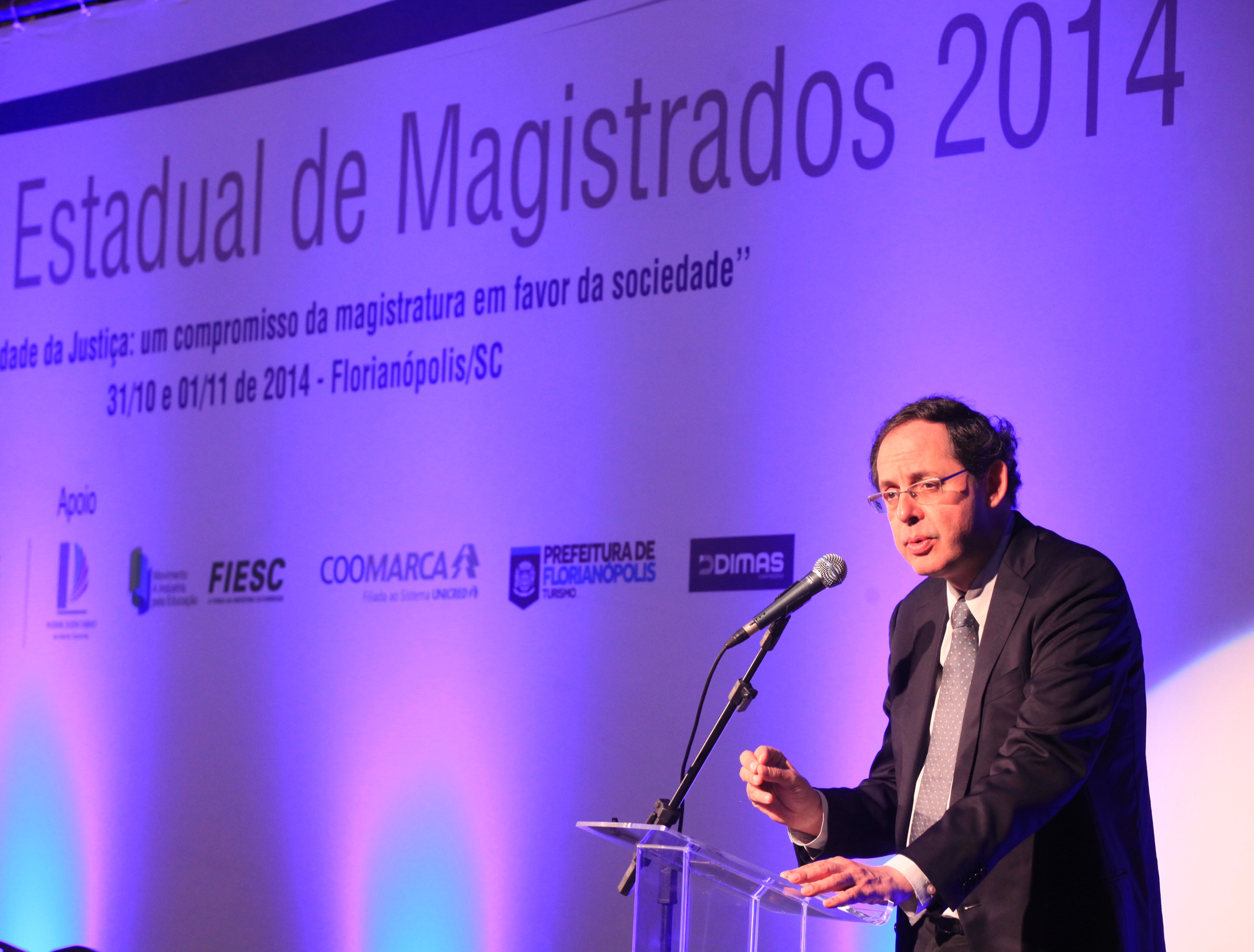 Eduardo Giannetti profere conferência no Congresso Estadual de Magistrados 2014   Foto Carlos Kilian/Agência AL