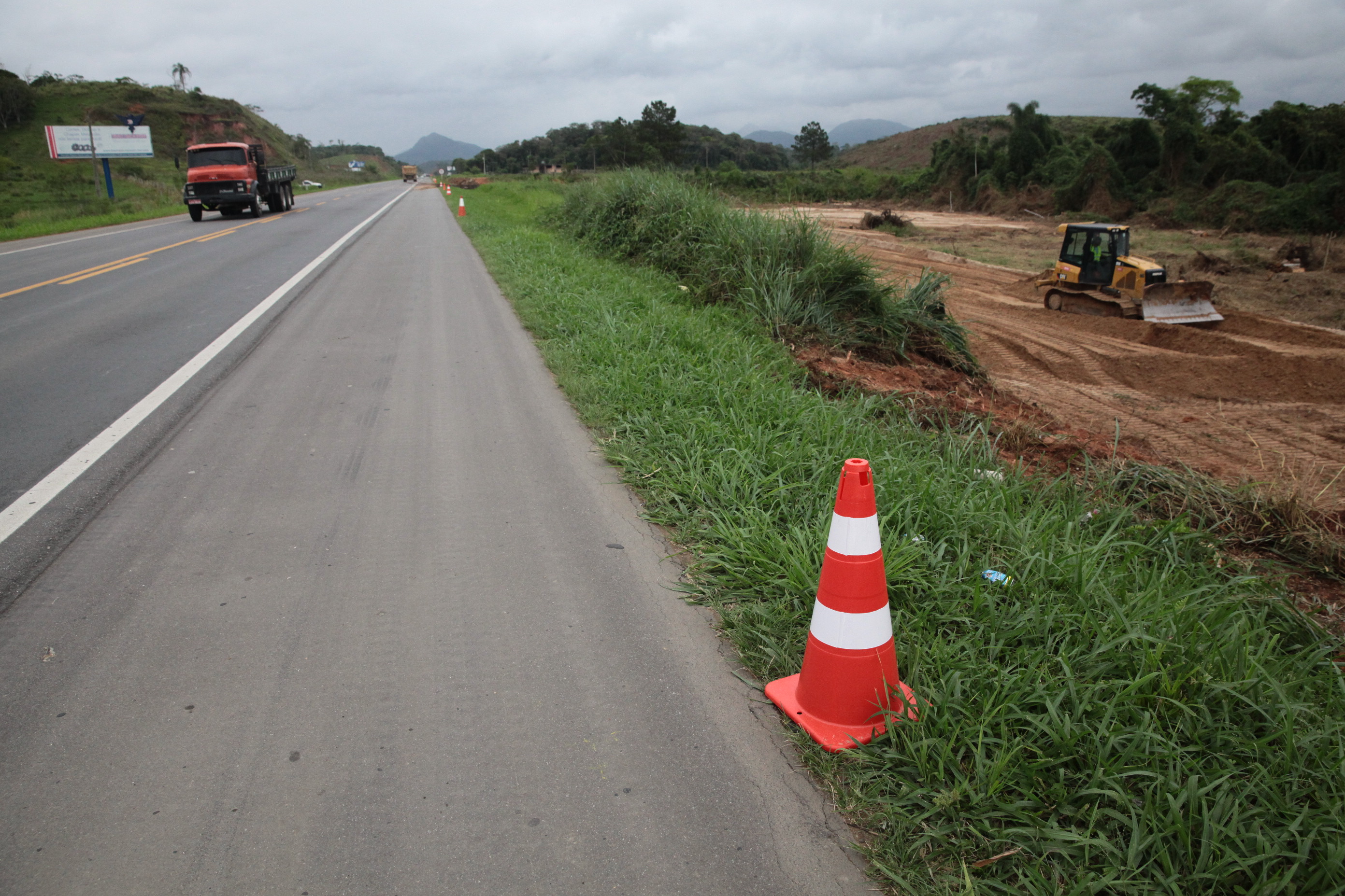 Obras de duplicação da BR-280. Fotos: Miriam Zomer/Agência AL