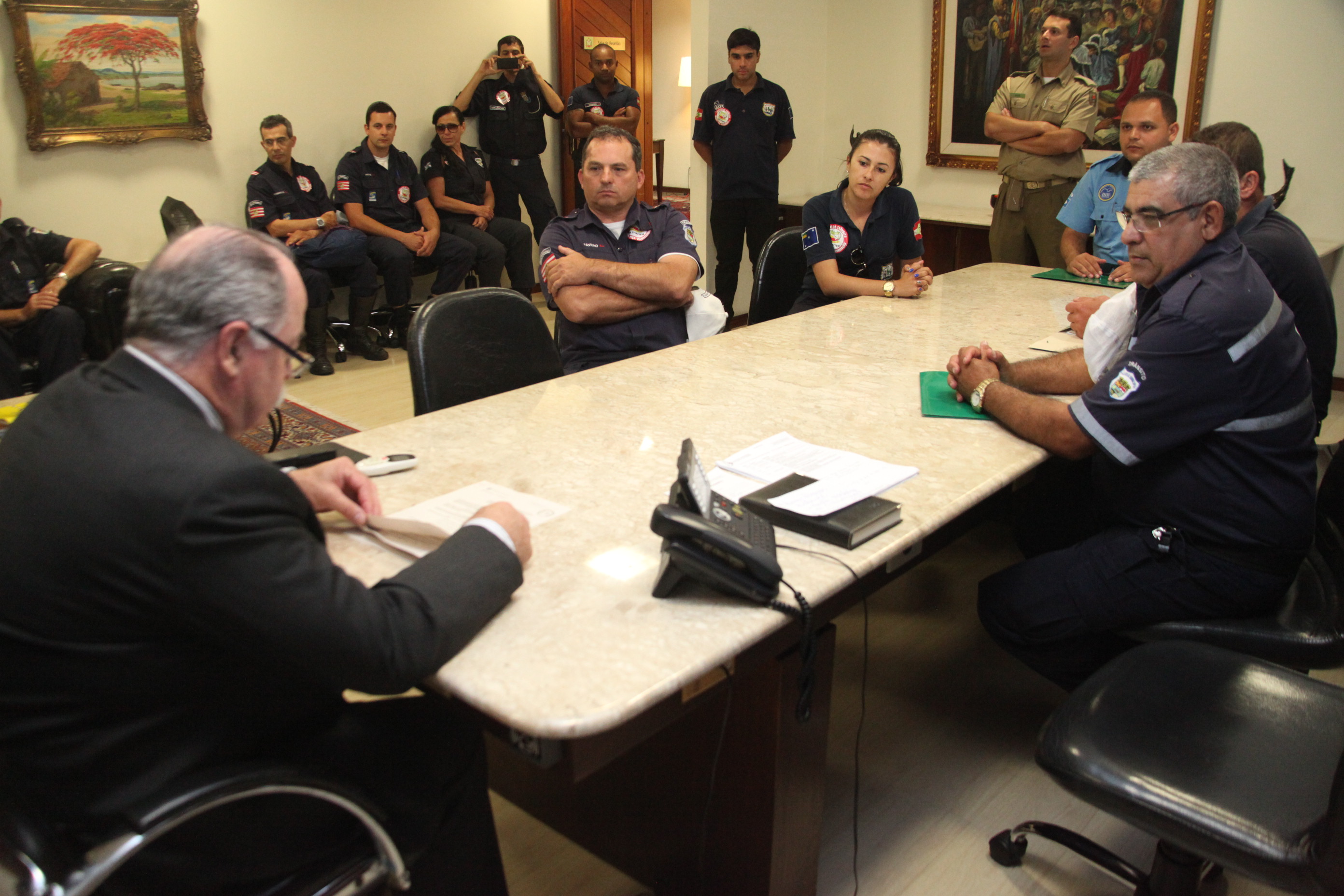 Agentes de trânsito reúnem-se com o Presidente da Alesc deputado Romildo Titon. Foto: Fábio Queiroz / Agência AL