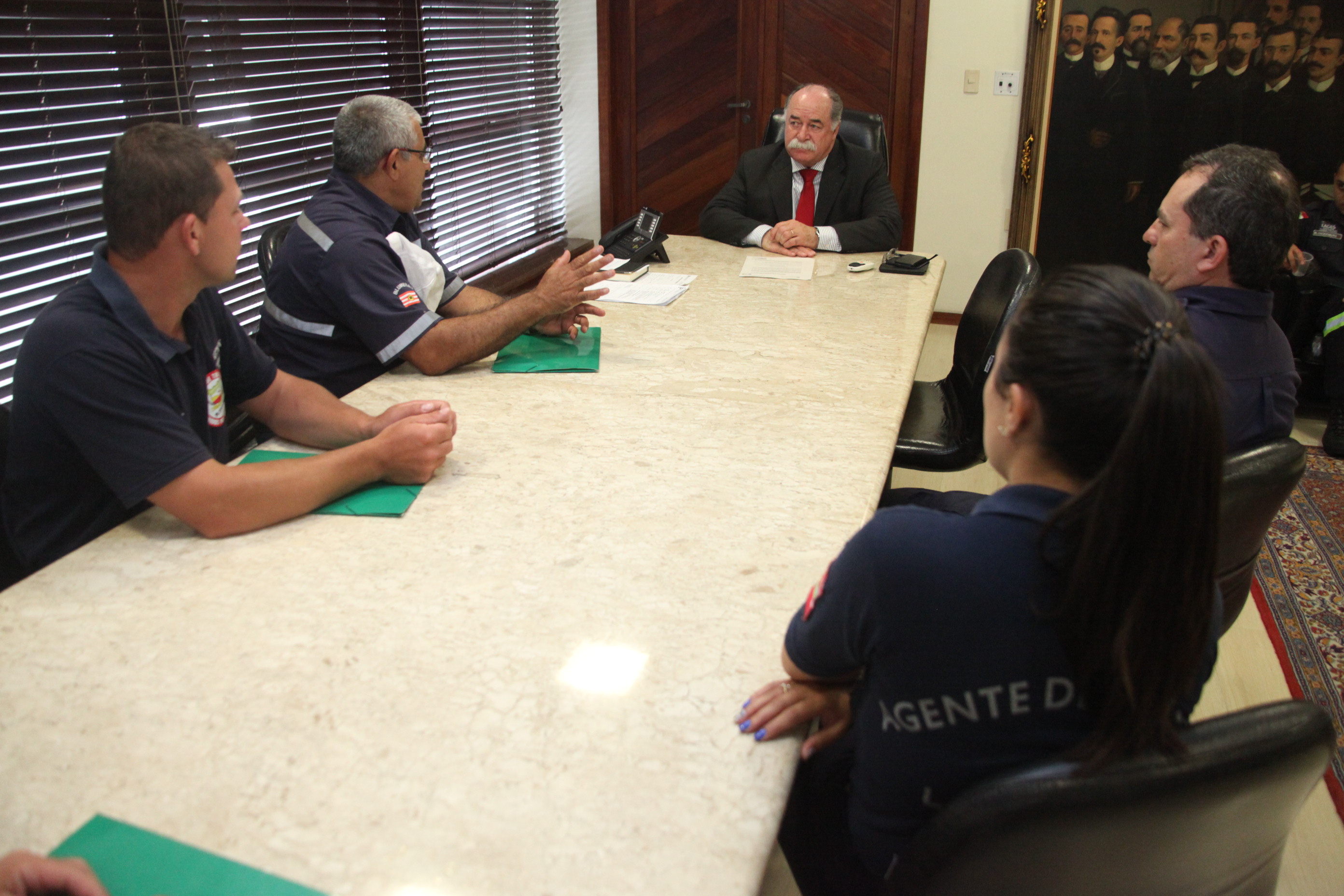 Agentes de trânsito reúnem-se com o Presidente da Alesc deputado Romildo Titon. Foto: Fábio Queiroz / Agência AL